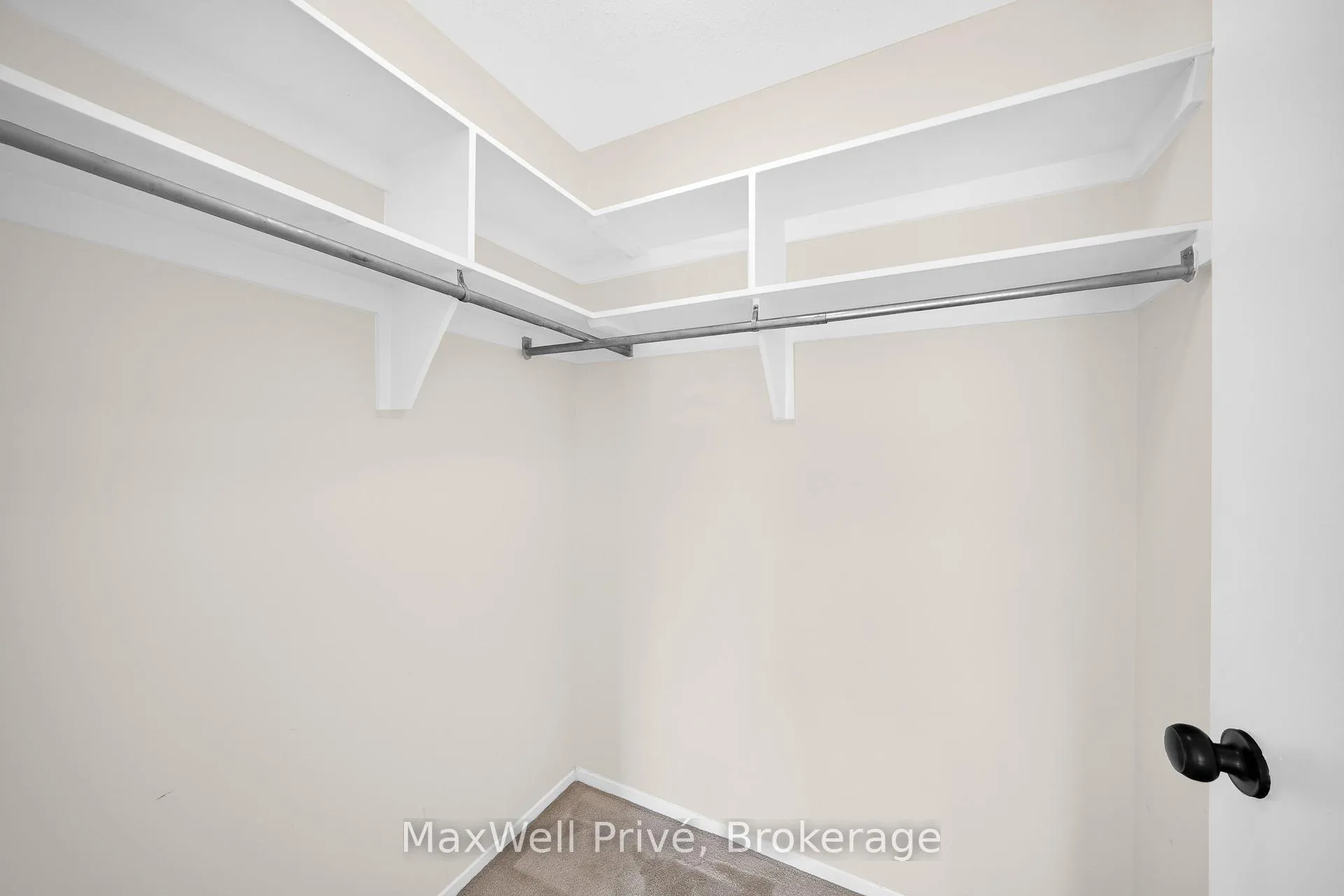 Photo 15 of Unit 218, 250 Brittany Drive, Ottawa, Viscount Alexander Park — HOMEH