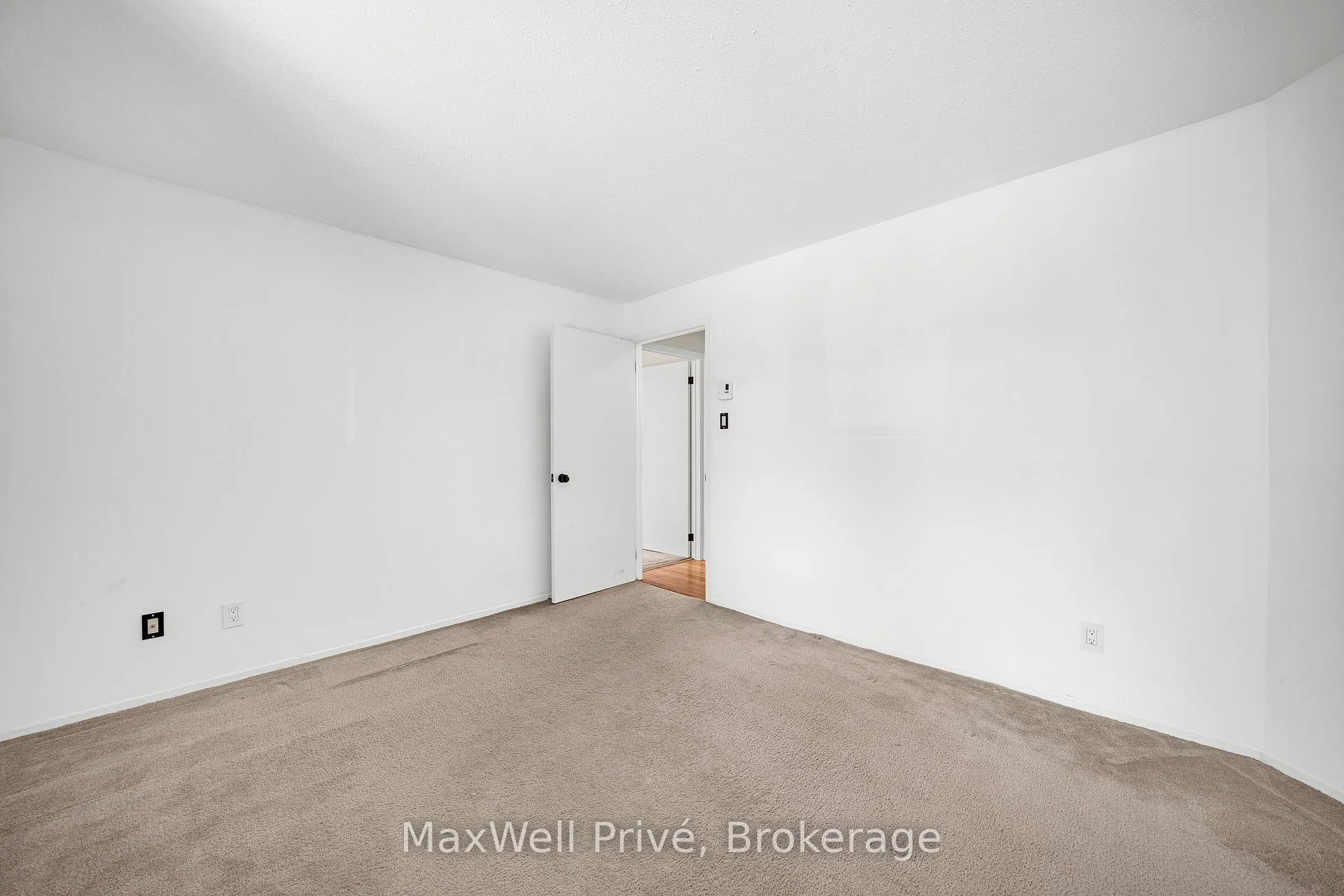 Photo 17 of Unit 218, 250 Brittany Drive, Ottawa, Viscount Alexander Park — HOMEH