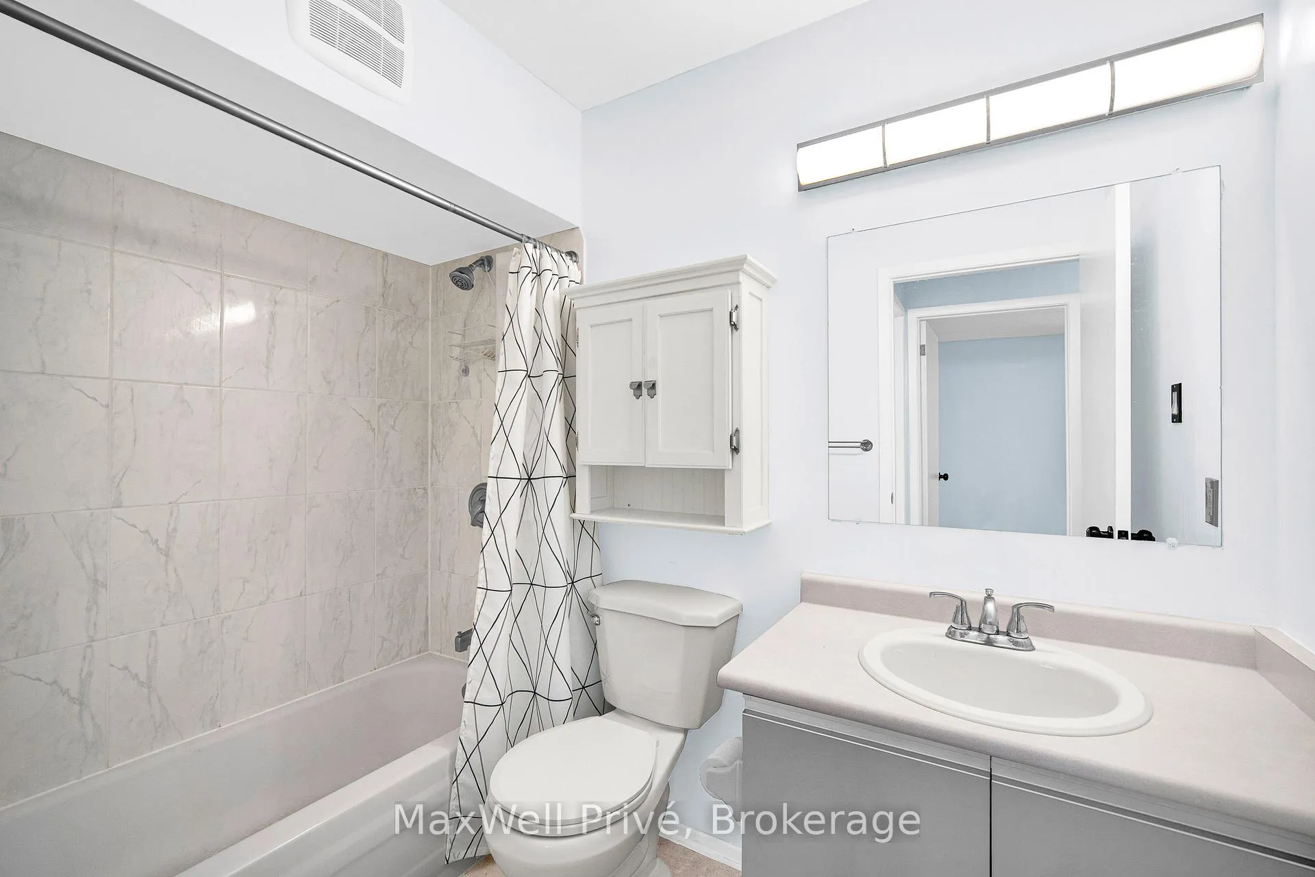 Photo 18 of Unit 218, 250 Brittany Drive, Ottawa, Viscount Alexander Park — HOMEH