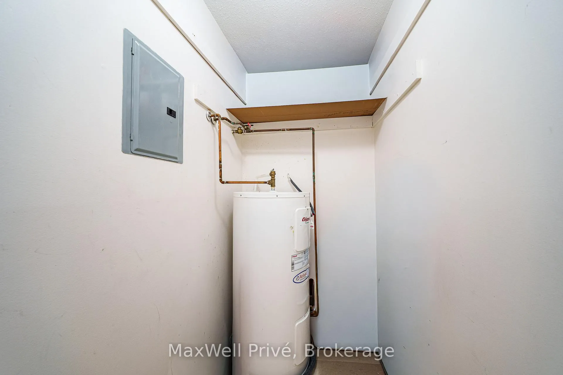Photo 21 of Unit 218, 250 Brittany Drive, Ottawa, Viscount Alexander Park — HOMEH