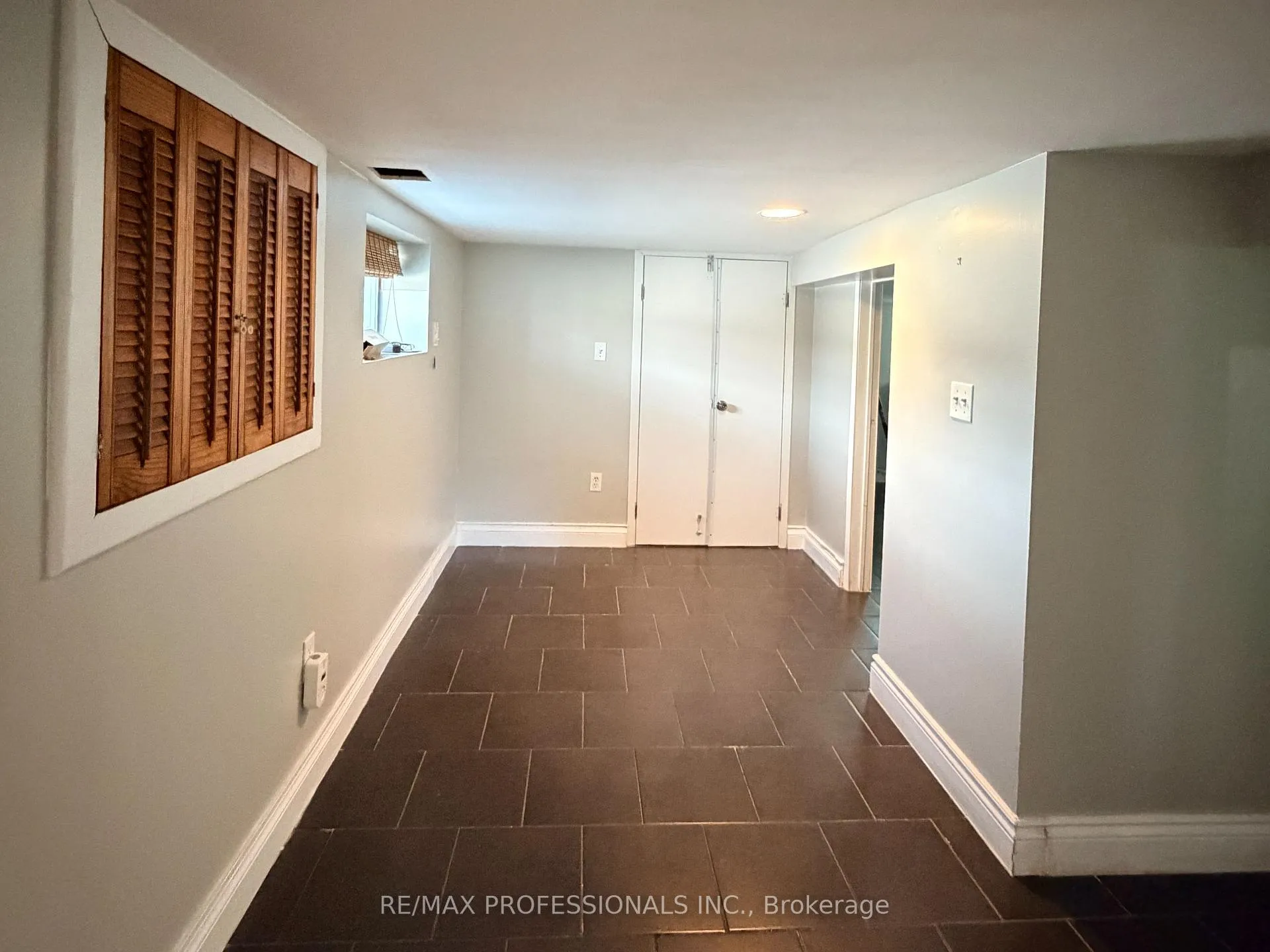 Photo 2 of Unit Lower, 99 Seventeenth Street, Etobicoke, New Toronto — HOMEH