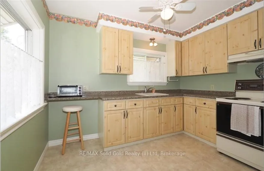 Photo 10 of 100 North Drive N, Kitchener — HOMEH
