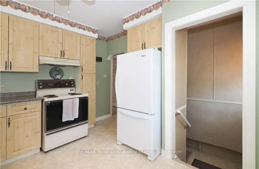 Photo 11 of 100 North Drive N, Kitchener — HOMEH