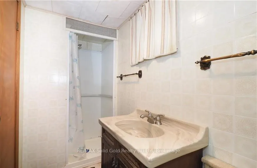 Photo 25 of 100 North Drive N, Kitchener — HOMEH