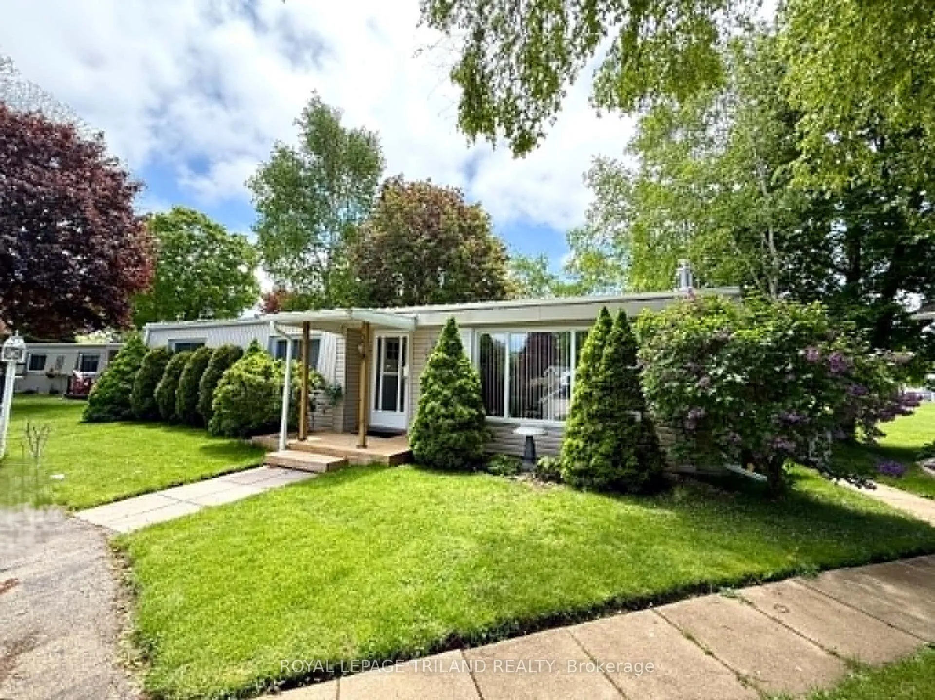 Photo 3 of 274 Monterey Park, South Huron, Stephen — HOMEH