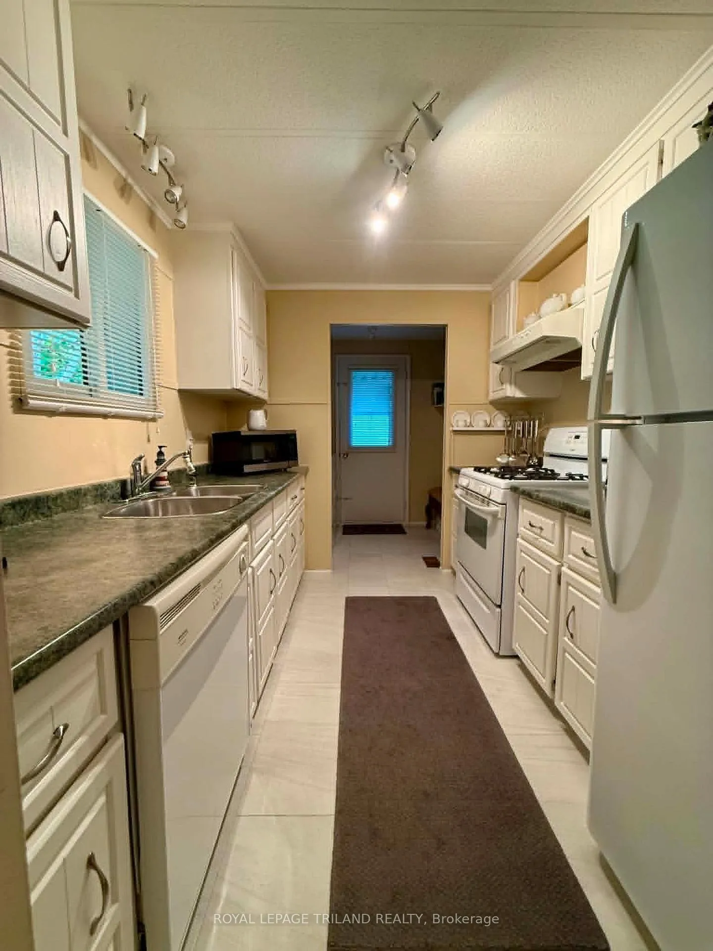 Photo 13 of 274 Monterey Park, South Huron, Stephen — HOMEH