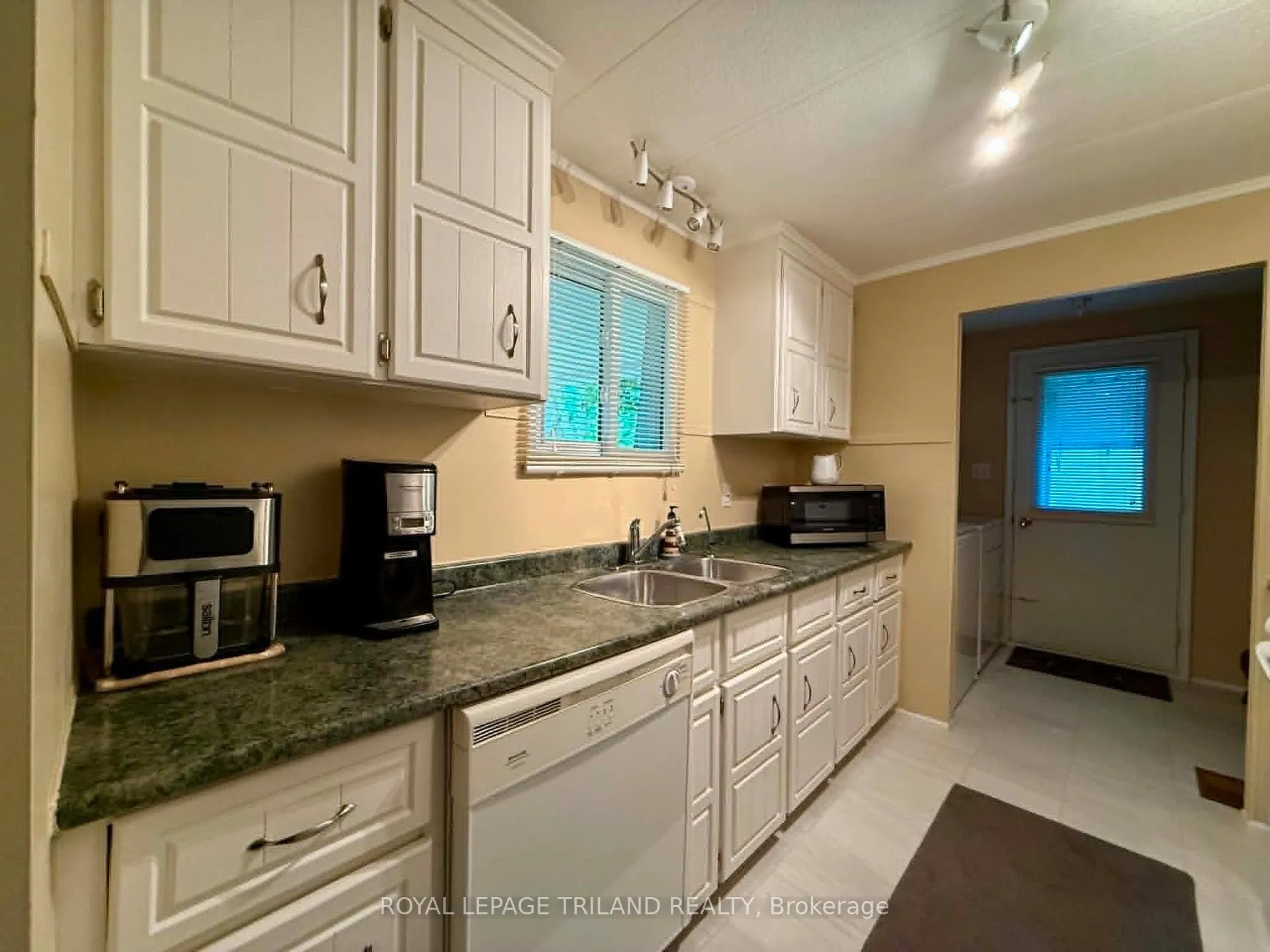 Photo 15 of 274 Monterey Park, South Huron, Stephen — HOMEH
