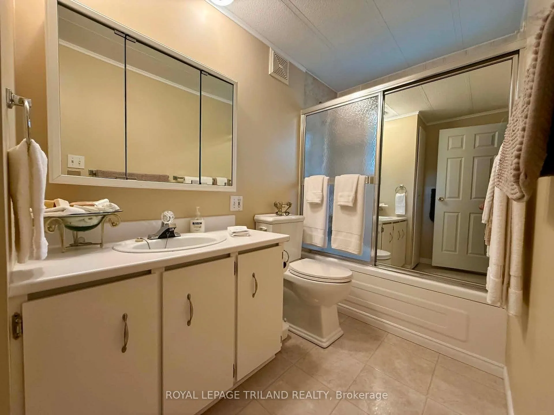 Photo 34 of 274 Monterey Park, South Huron, Stephen — HOMEH