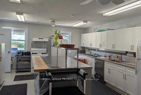Photo 41 of 274 Monterey Park, South Huron, Stephen — HOMEH