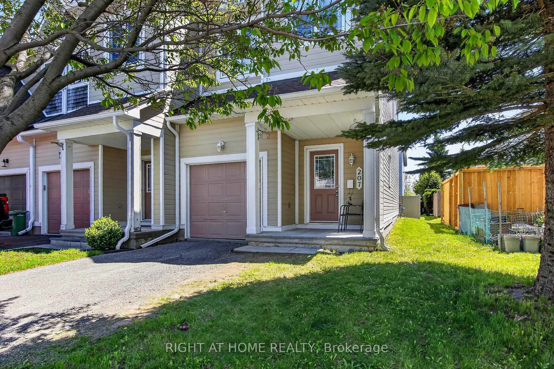 Photo 2 of 207 Catamount Court, Ottawa, Kanata - Emerald Meadows/Trailwest — HOMEH