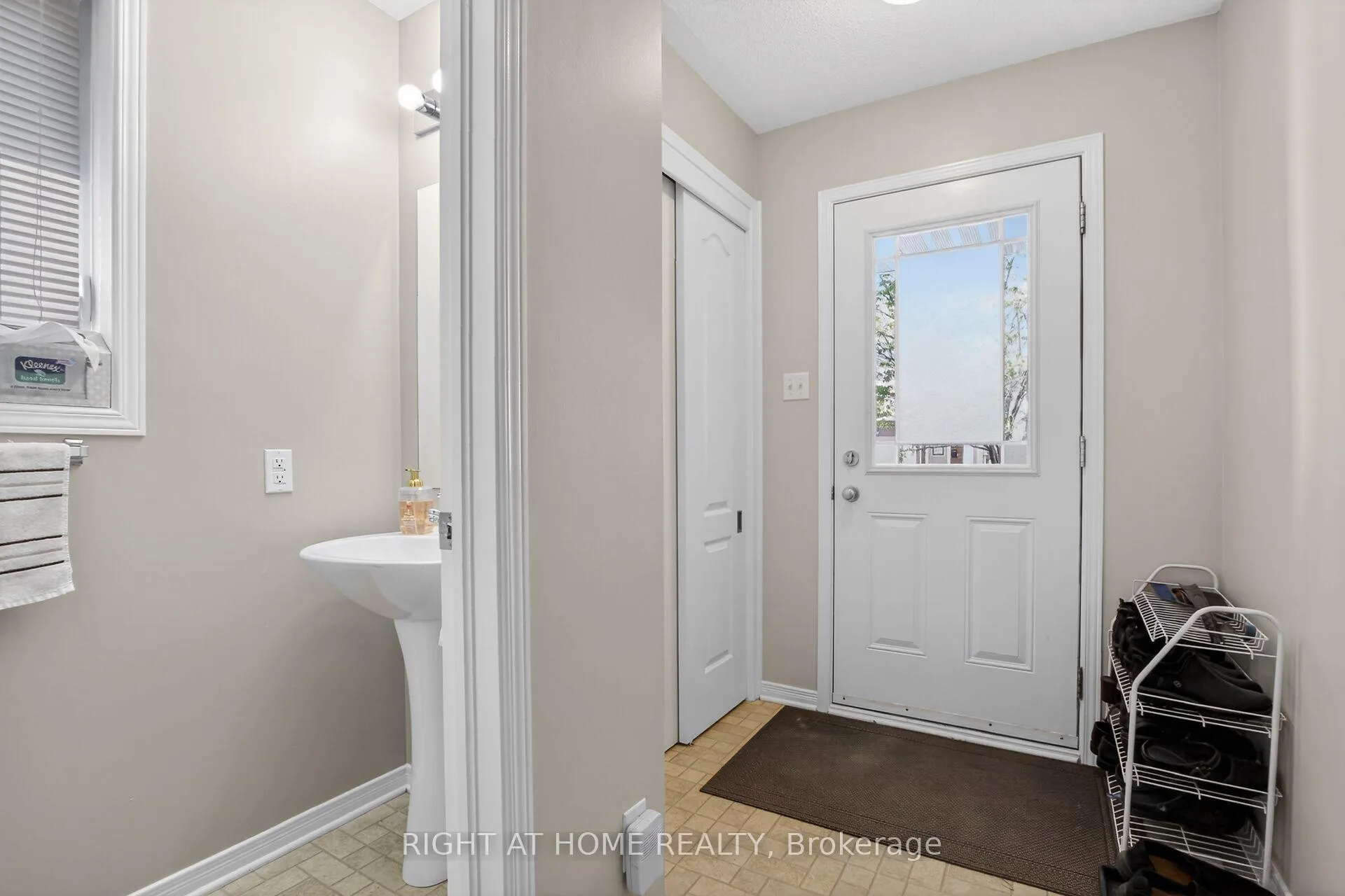 Photo 3 of 207 Catamount Court, Ottawa, Kanata - Emerald Meadows/Trailwest — HOMEH
