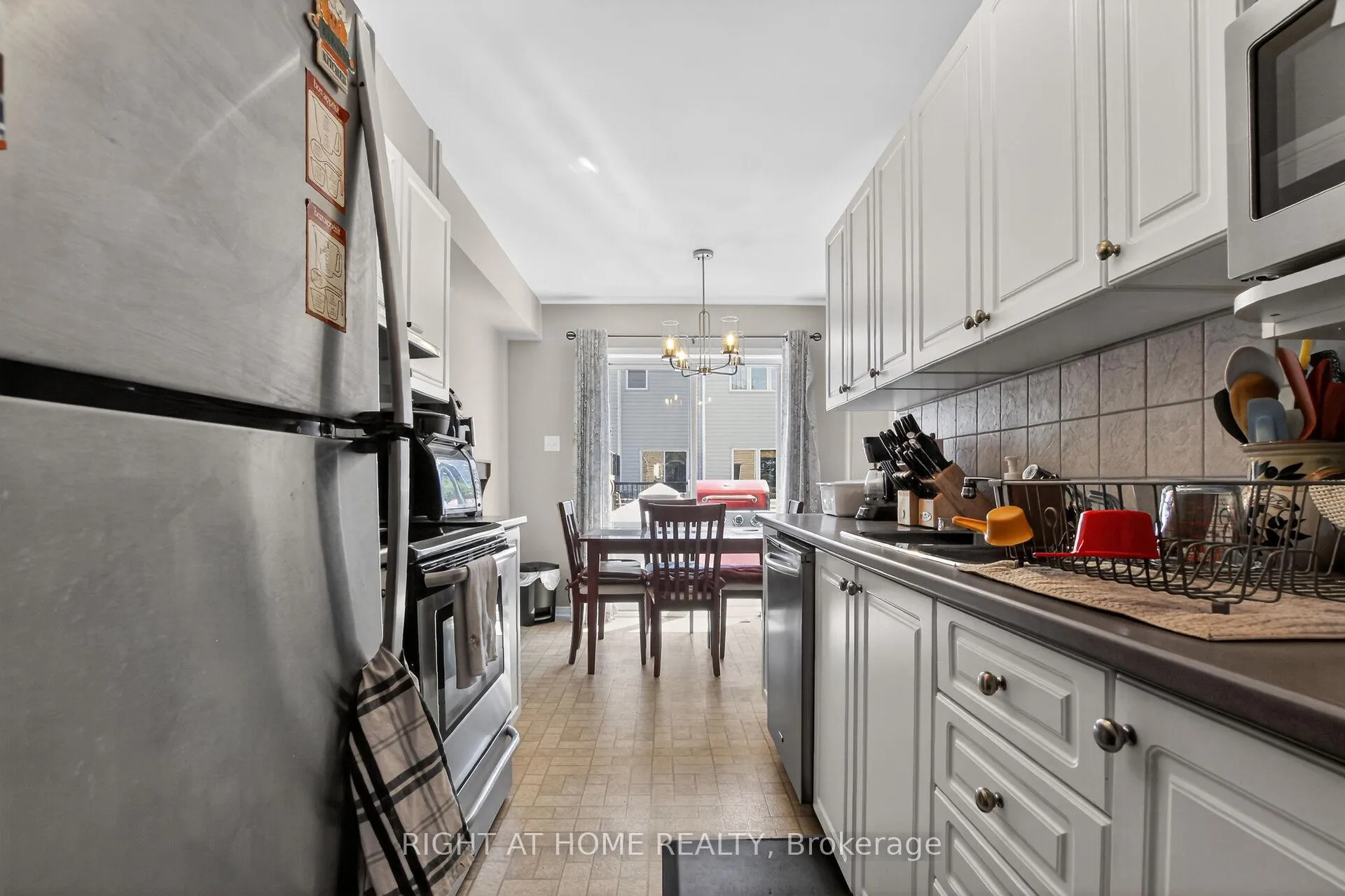 Photo 6 of 207 Catamount Court, Ottawa, Kanata - Emerald Meadows/Trailwest — HOMEH