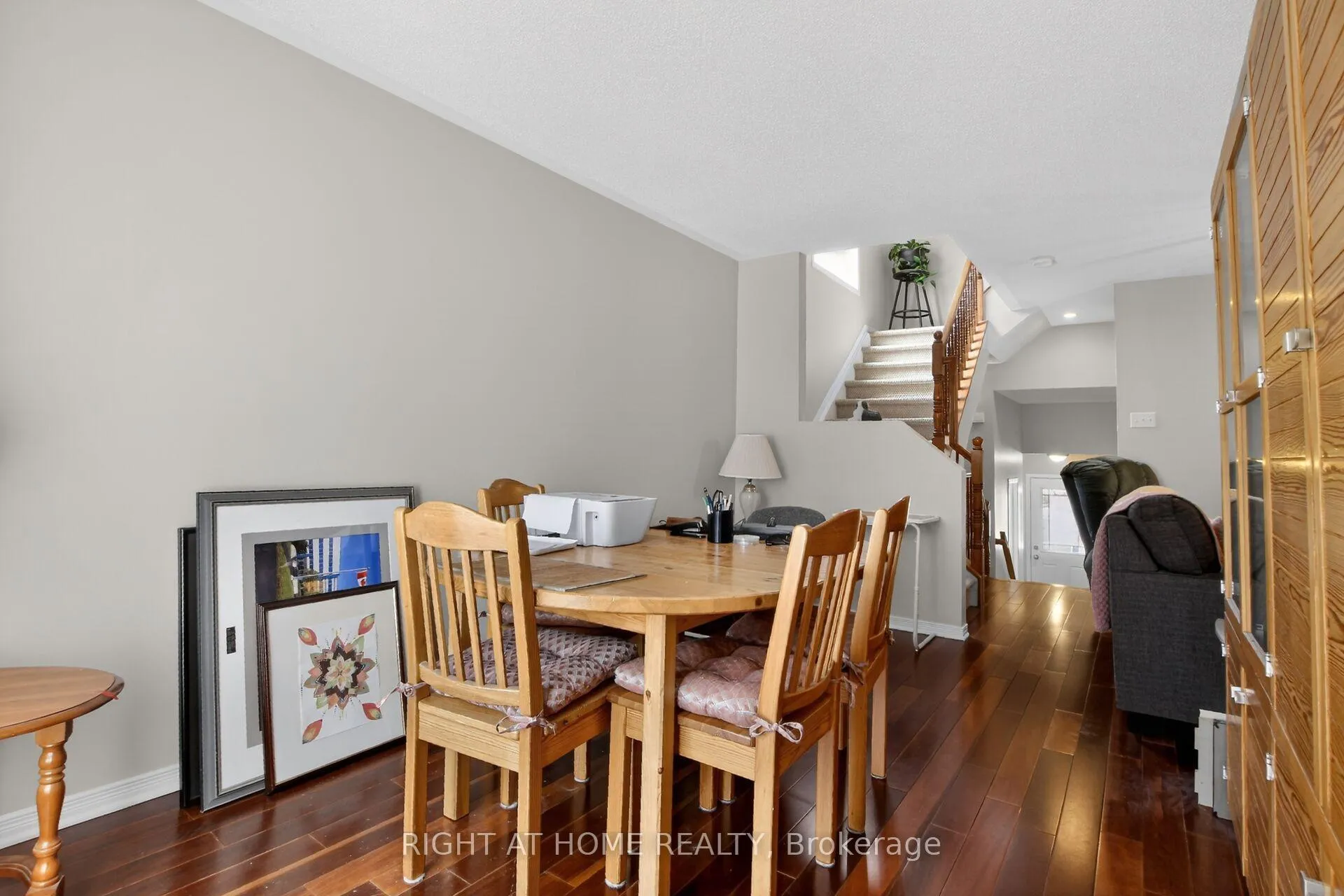 Photo 8 of 207 Catamount Court, Ottawa, Kanata - Emerald Meadows/Trailwest — HOMEH