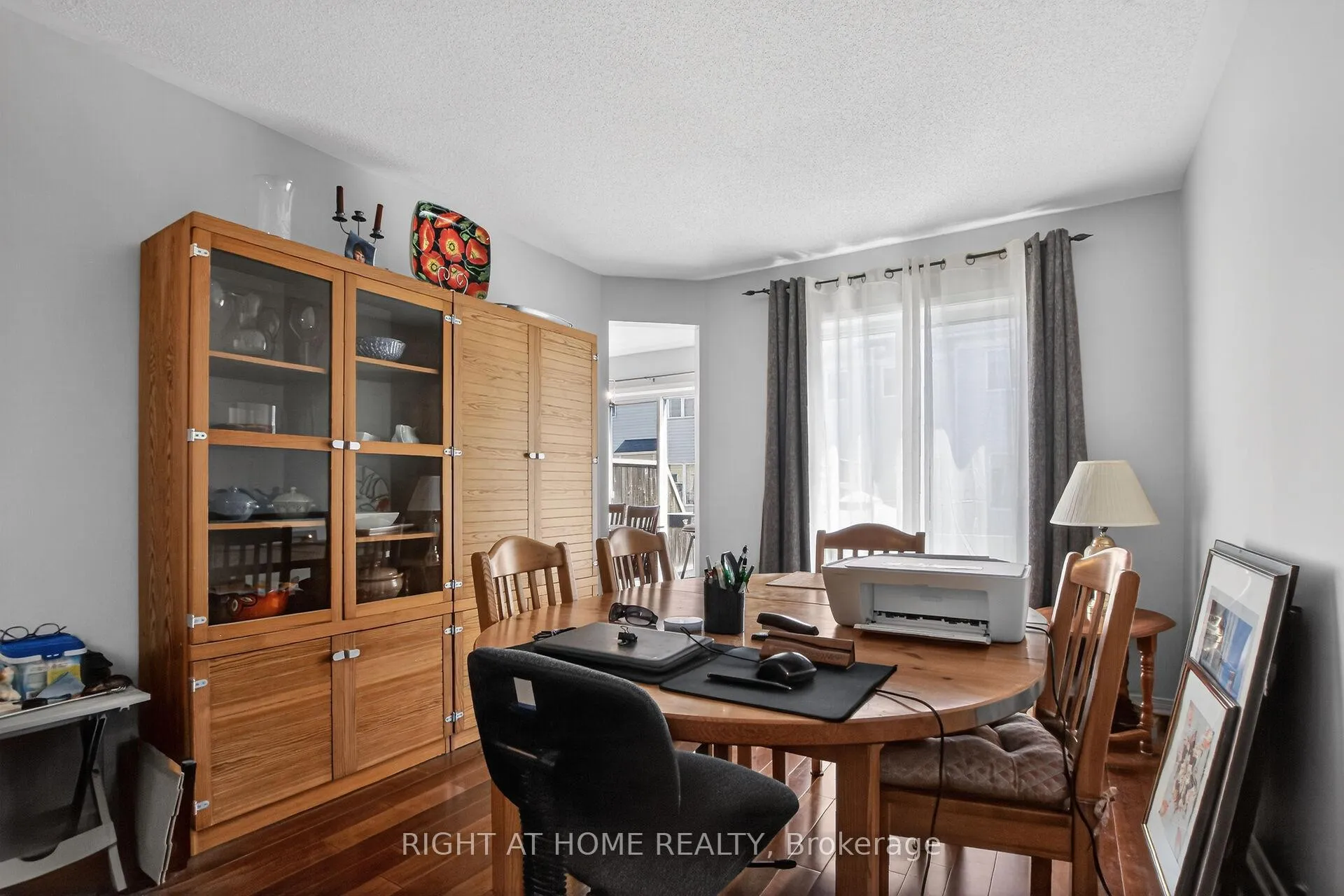 Photo 9 of 207 Catamount Court, Ottawa, Kanata - Emerald Meadows/Trailwest — HOMEH