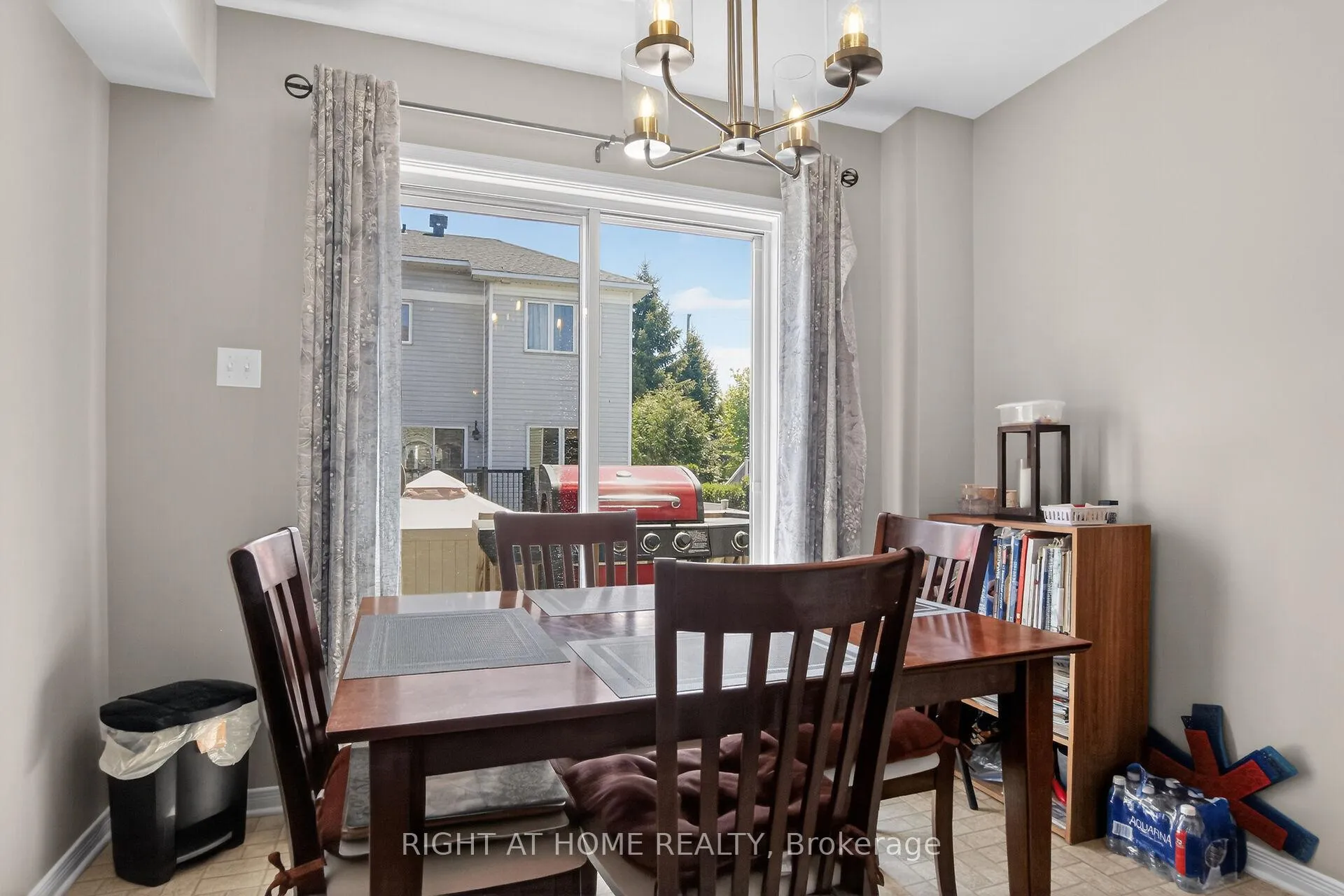 Photo 10 of 207 Catamount Court, Ottawa, Kanata - Emerald Meadows/Trailwest — HOMEH