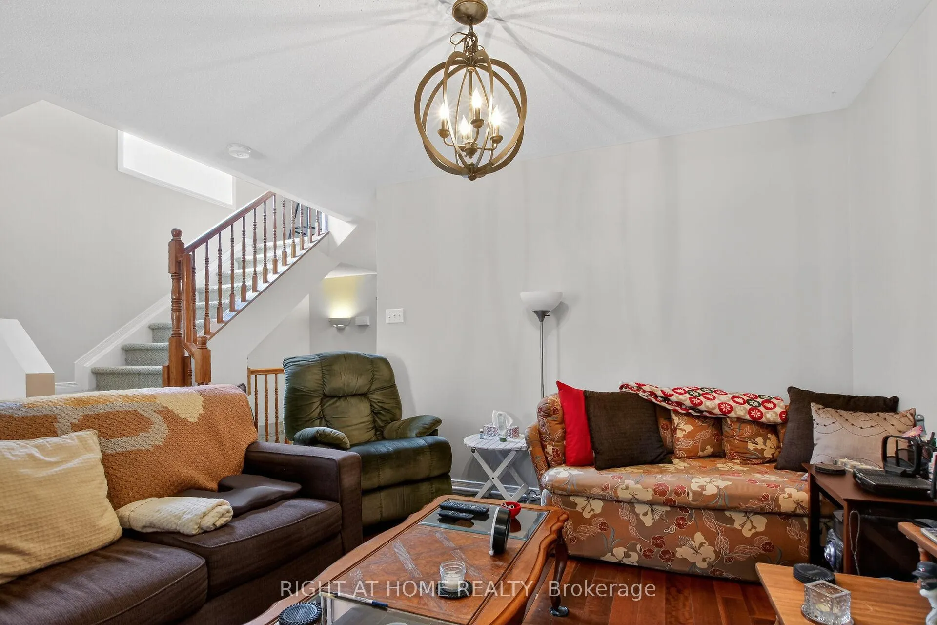 Photo 11 of 207 Catamount Court, Ottawa, Kanata - Emerald Meadows/Trailwest — HOMEH
