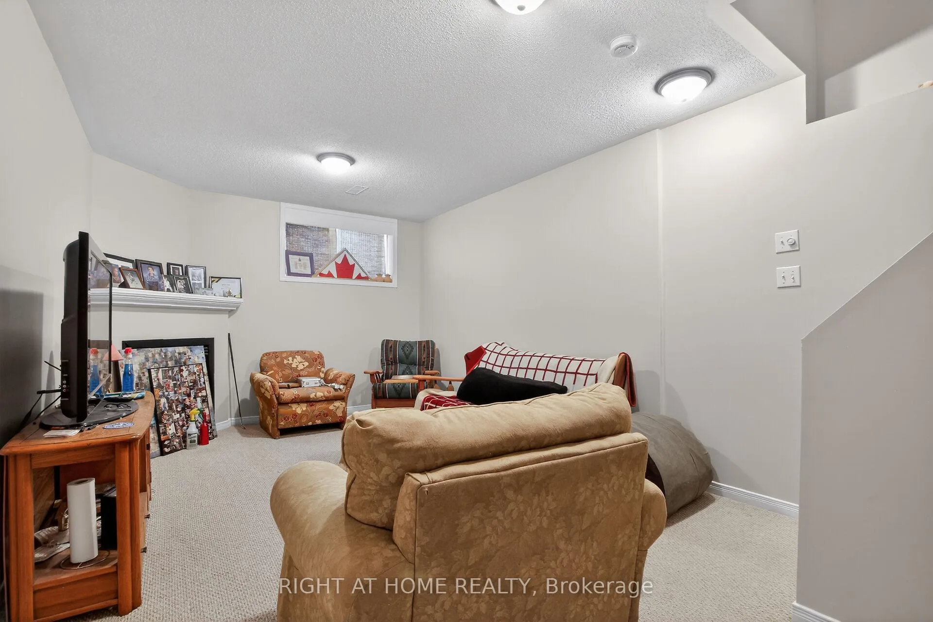 Photo 17 of 207 Catamount Court, Ottawa, Kanata - Emerald Meadows/Trailwest — HOMEH