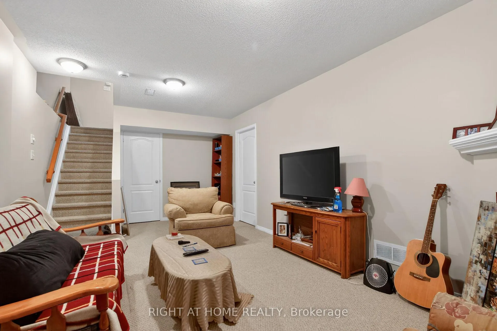 Photo 18 of 207 Catamount Court, Ottawa, Kanata - Emerald Meadows/Trailwest — HOMEH