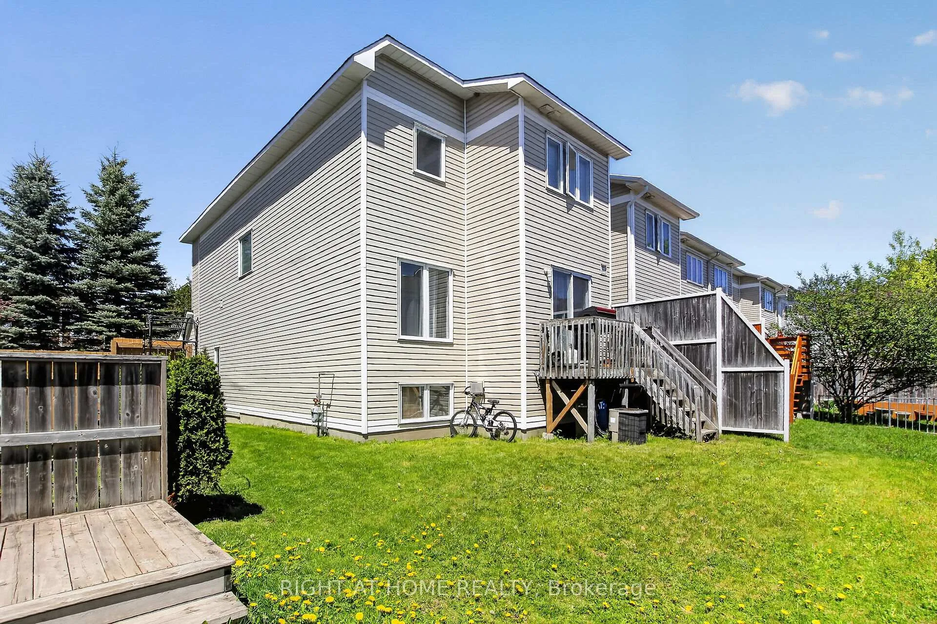 Photo 19 of 207 Catamount Court, Ottawa, Kanata - Emerald Meadows/Trailwest — HOMEH