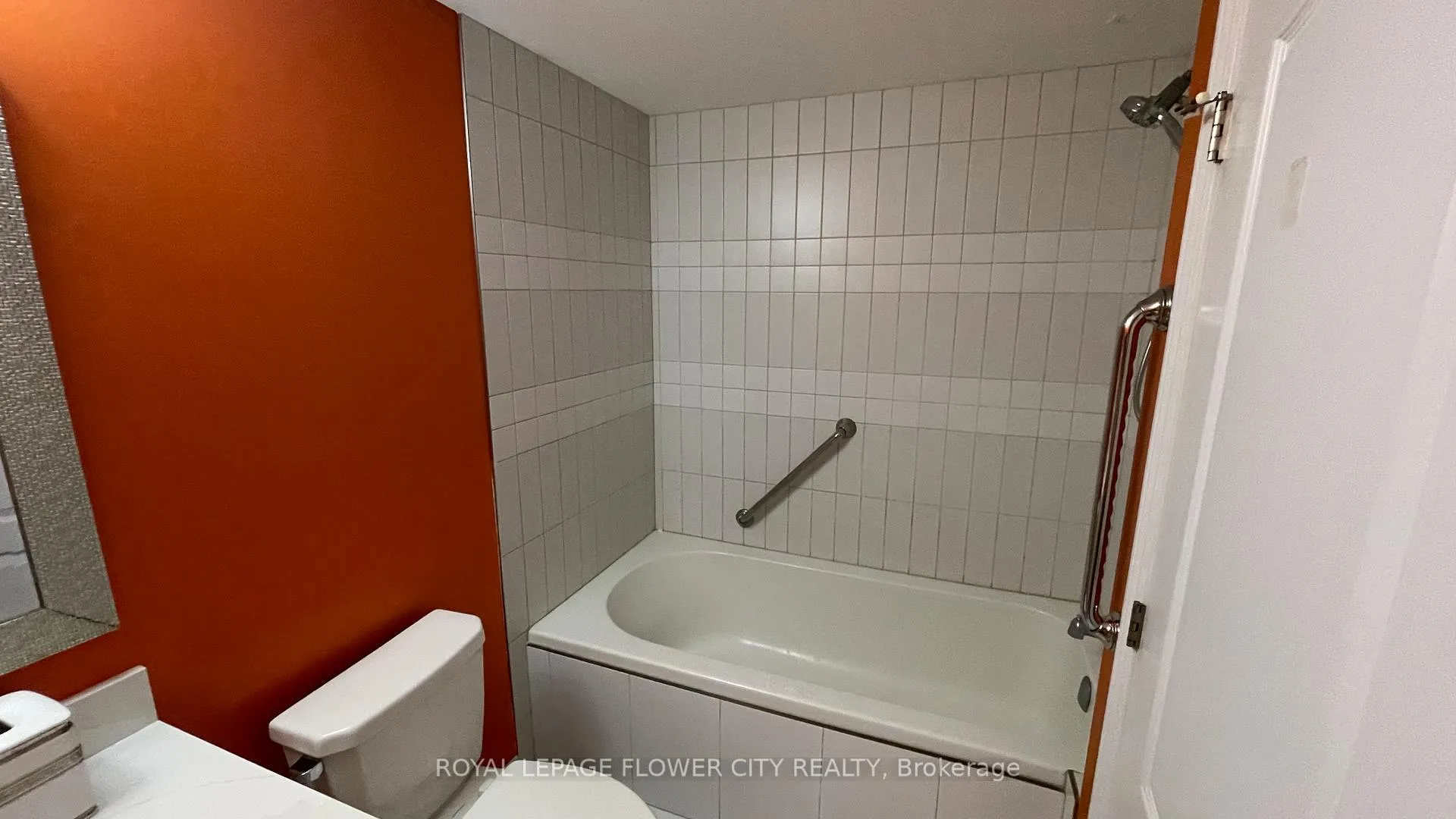 Photo 3 of Unit Basement, 1921 Frederick Crescent, London, East Q — HOMEH
