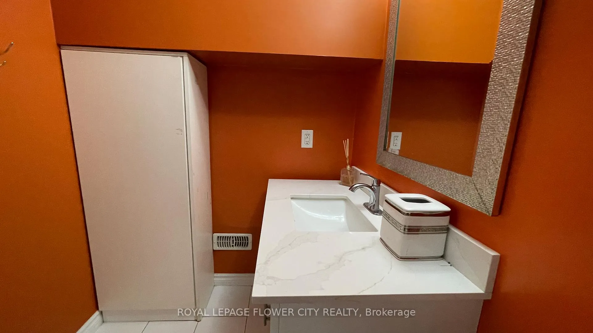 Photo 9 of Unit Basement, 1921 Frederick Crescent, London, East Q — HOMEH