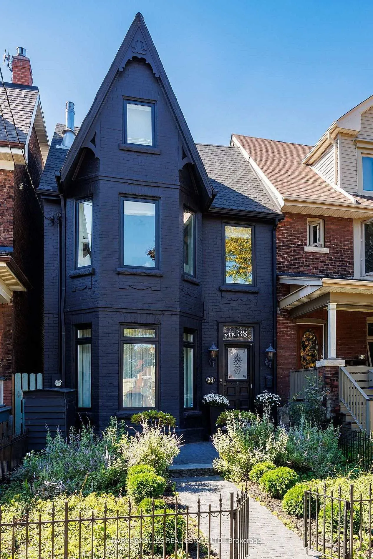 Photo 3 of 38 Sorauren Avenue, Toronto, Roncesvalles — HOMEH