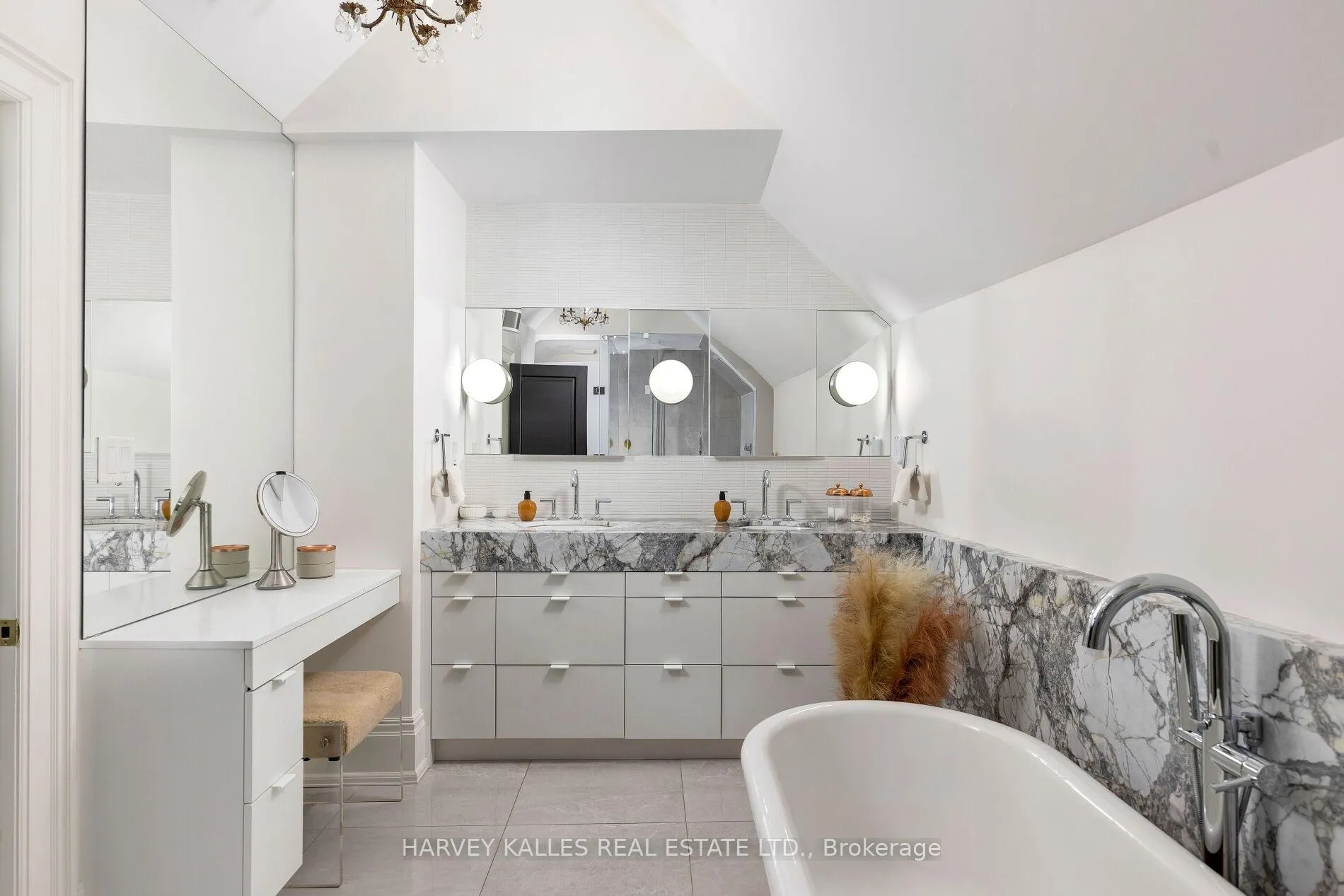 Photo 27 of 38 Sorauren Avenue, Toronto, Roncesvalles — HOMEH