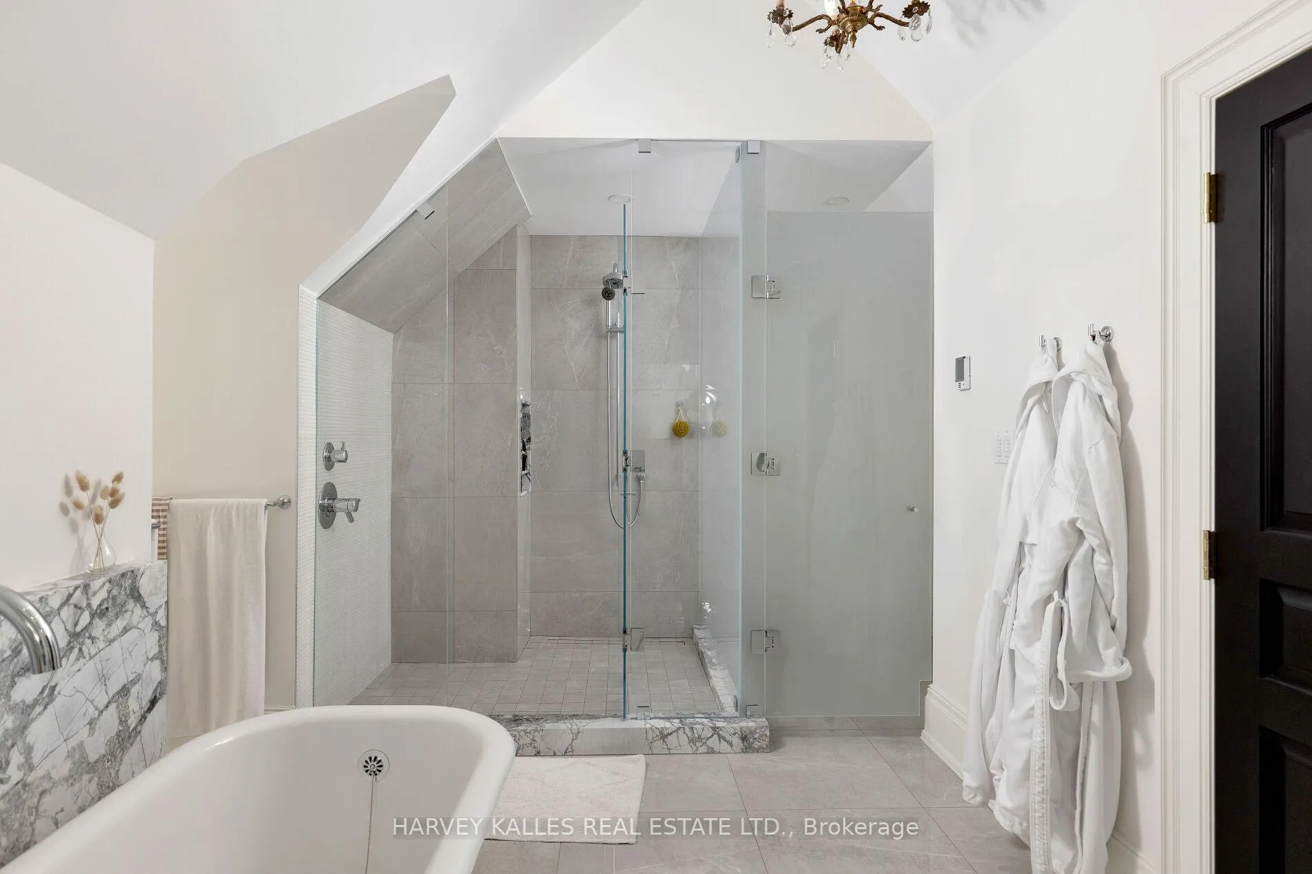 Photo 29 of 38 Sorauren Avenue, Toronto, Roncesvalles — HOMEH