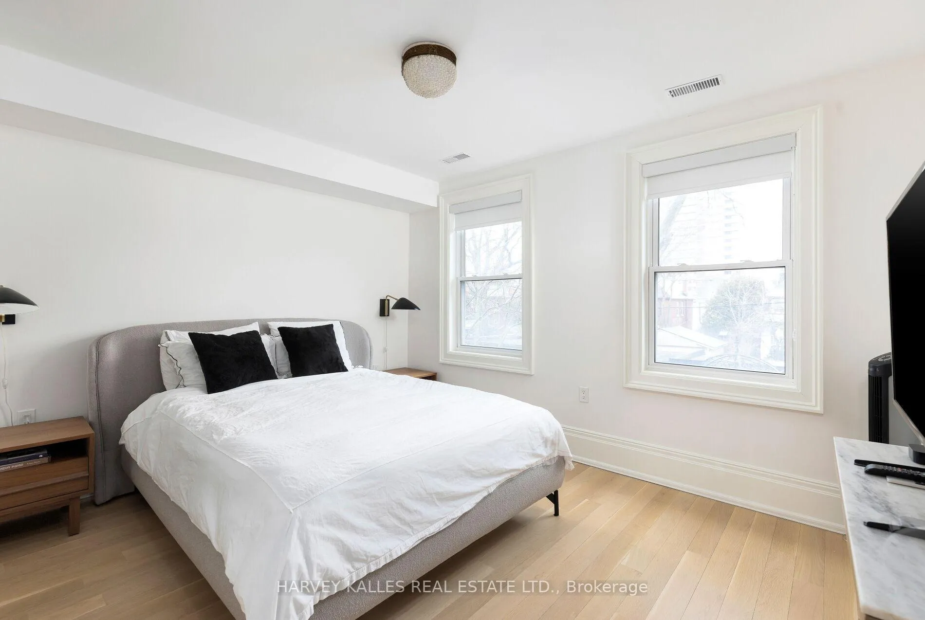 Photo 32 of 38 Sorauren Avenue, Toronto, Roncesvalles — HOMEH