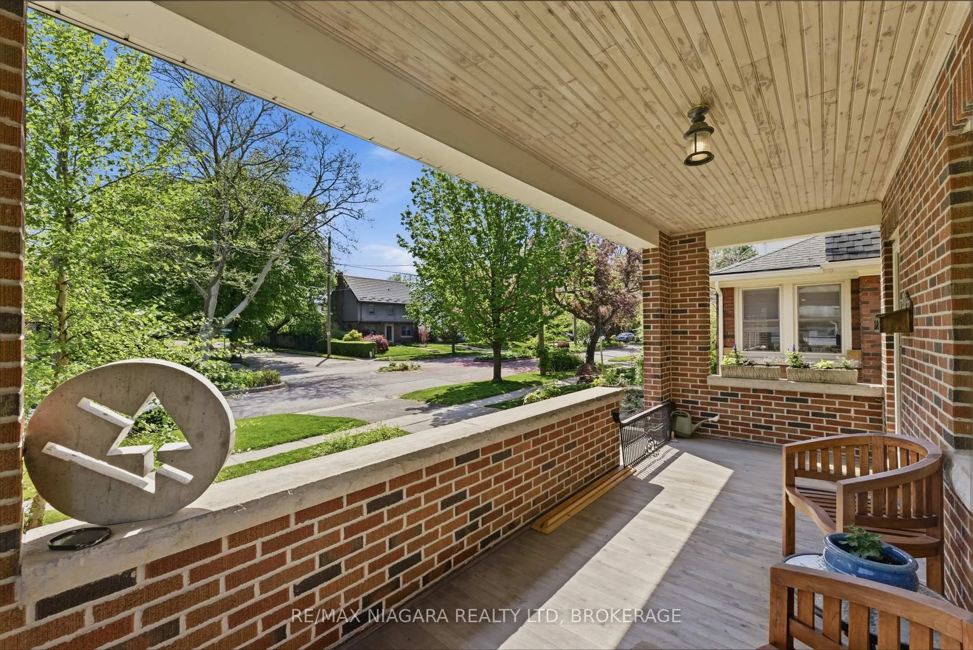 Photo 3 of 17 Wolseley Avenue, St. Catharines, Downtown — HOMEH