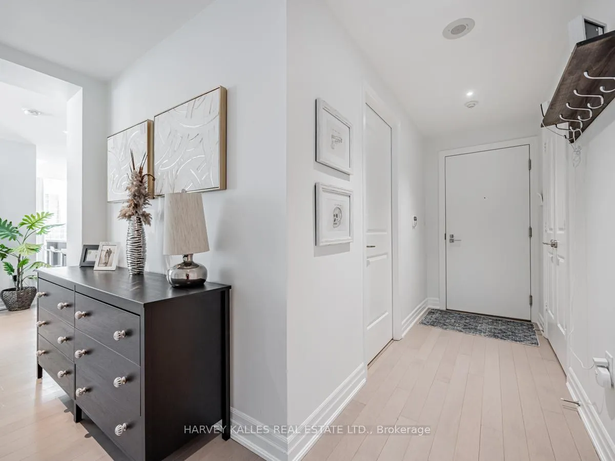 Photo 2 of Unit 1205, 8 The Esplanade, Toronto, Waterfront Communities — HOMEH