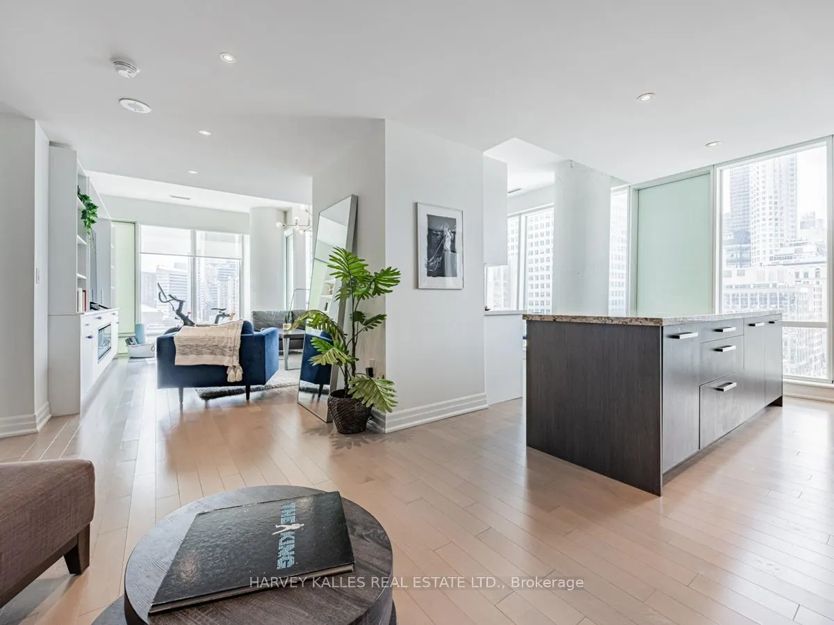 Photo 5 of Unit 1205, 8 The Esplanade, Toronto, Waterfront Communities — HOMEH
