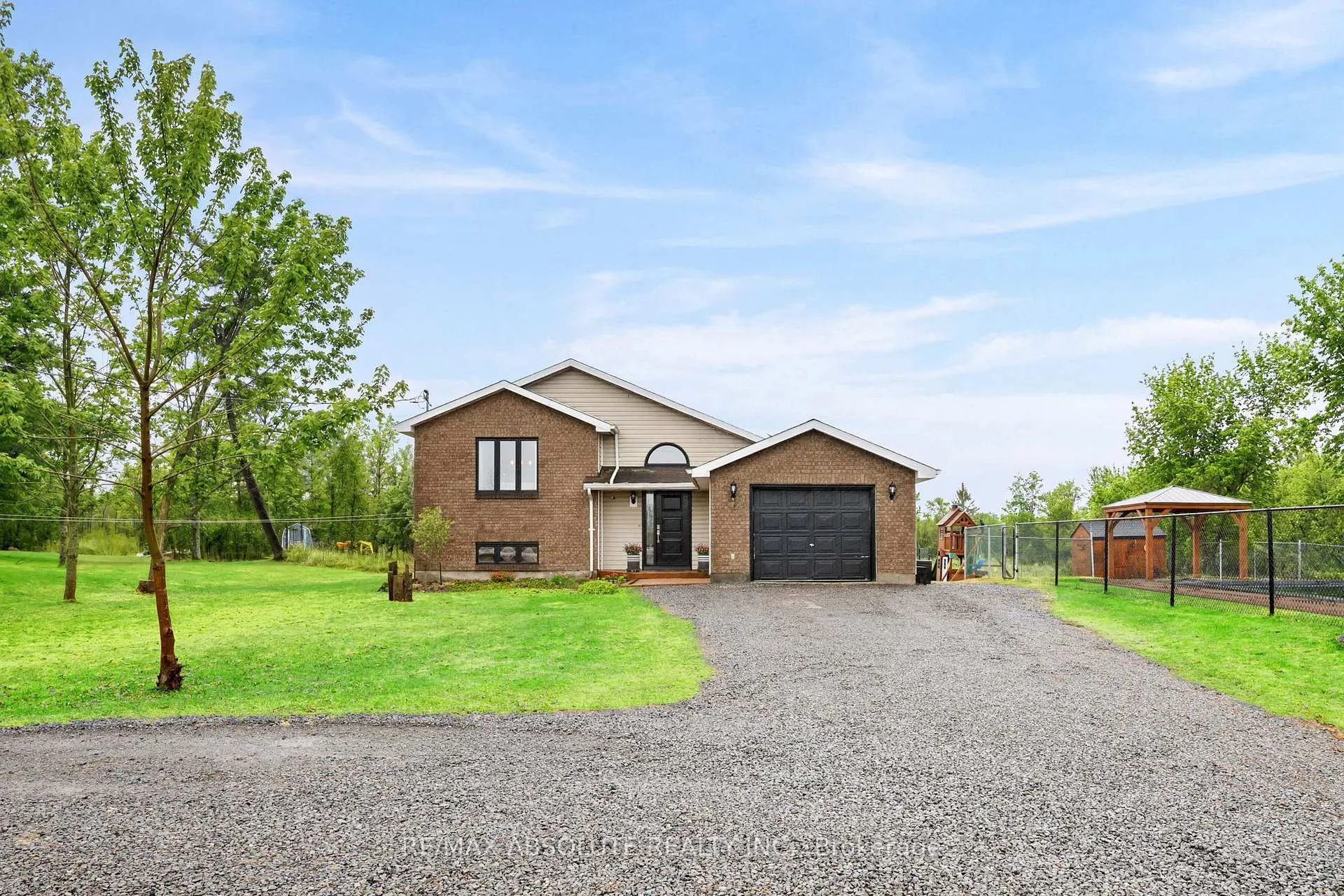 Photo 1 of 1877 Russett Drive, McNab/Braeside, Mcnab/Braeside Twps — HOMEH