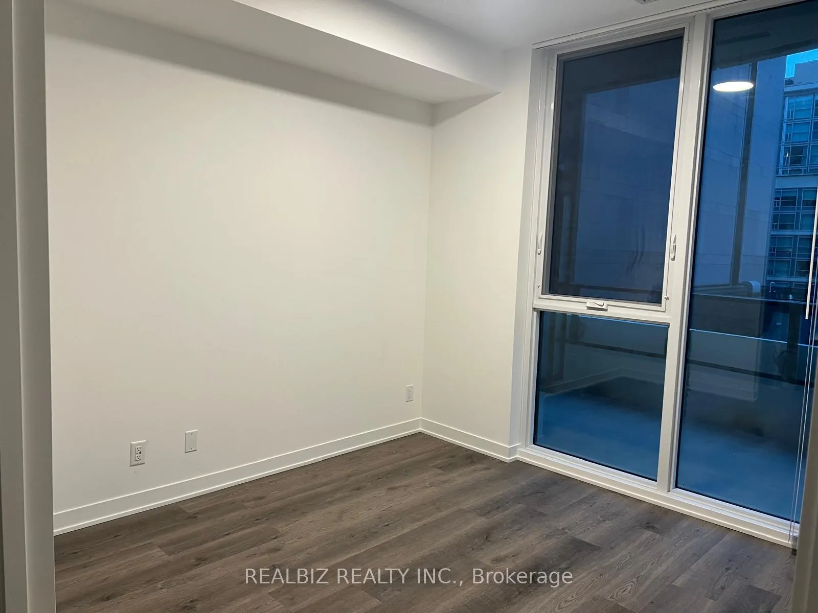 Photo 3 of Unit 1003, 180 Front Street, Toronto, Moss Park — HOMEH