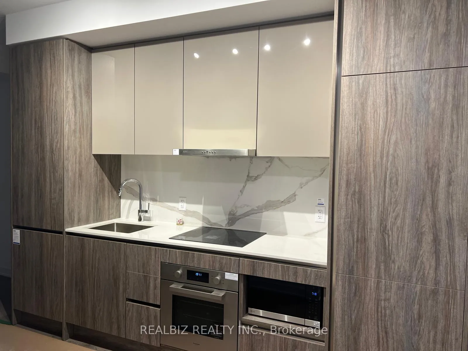Photo 7 of Unit 1003, 180 Front Street, Toronto, Moss Park — HOMEH