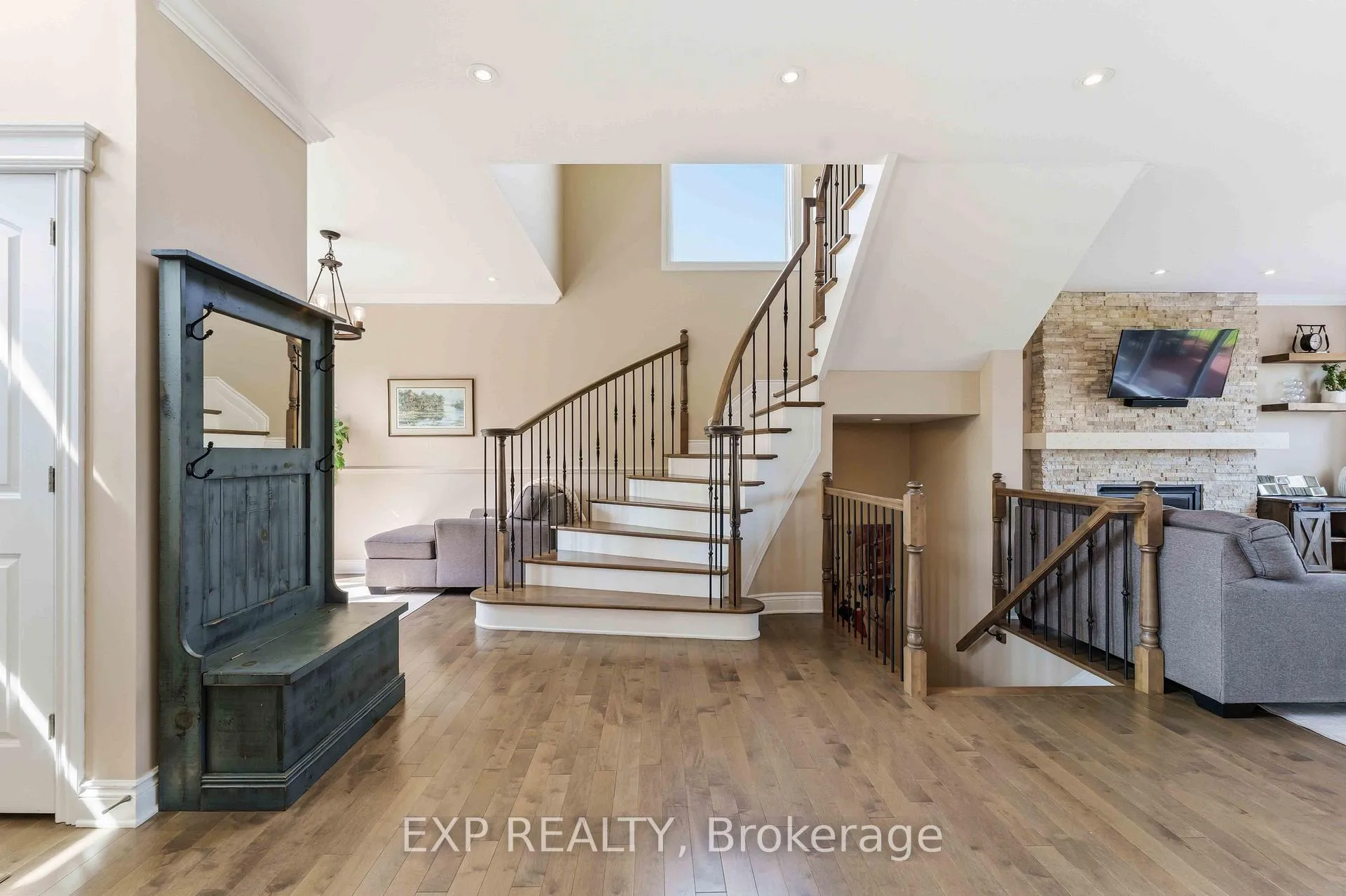Photo 3 of 7025 Still Meadow Way, Ottawa, Greely — HOMEH
