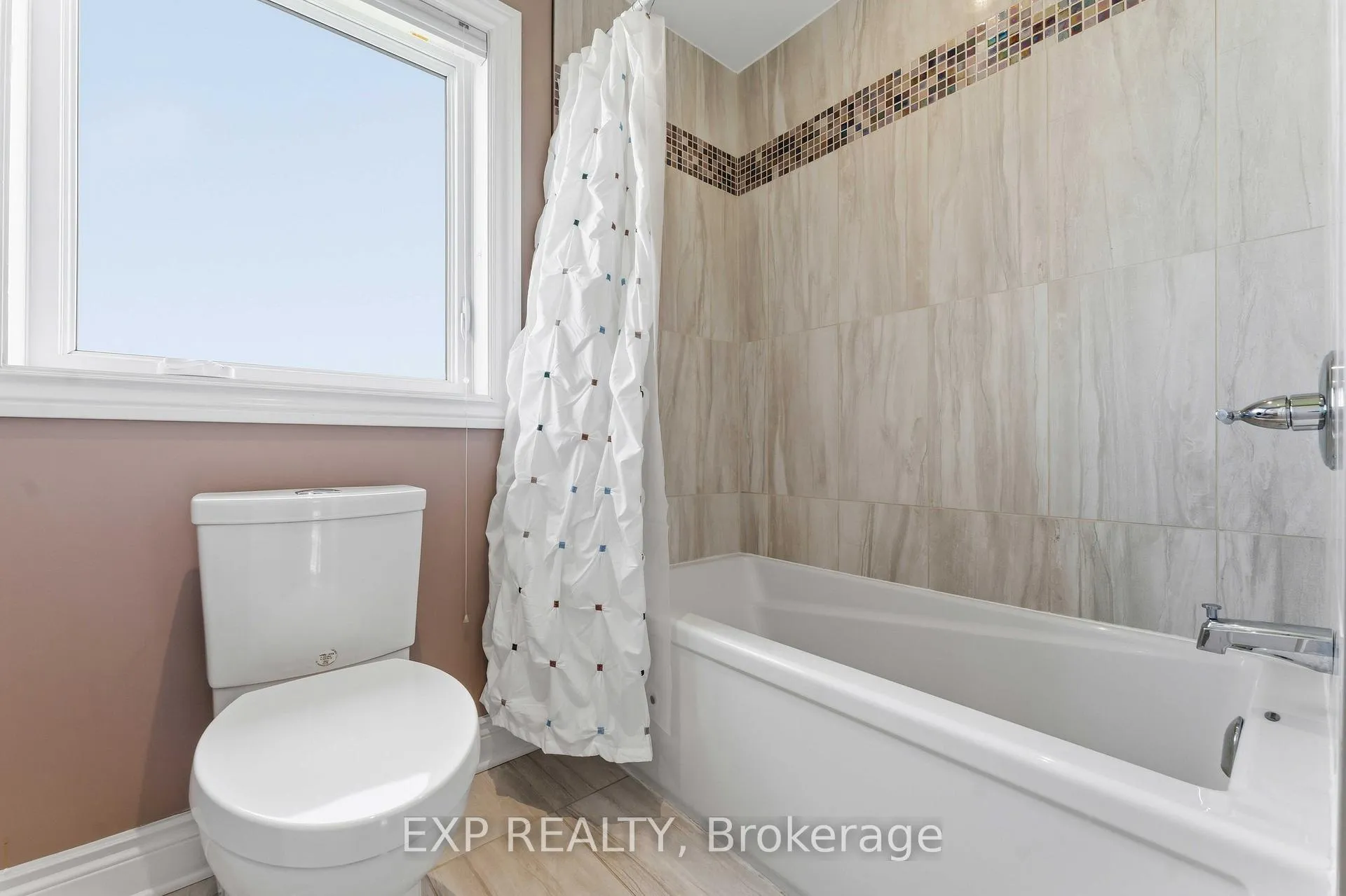 Photo 35 of 7025 Still Meadow Way, Ottawa, Greely — HOMEH