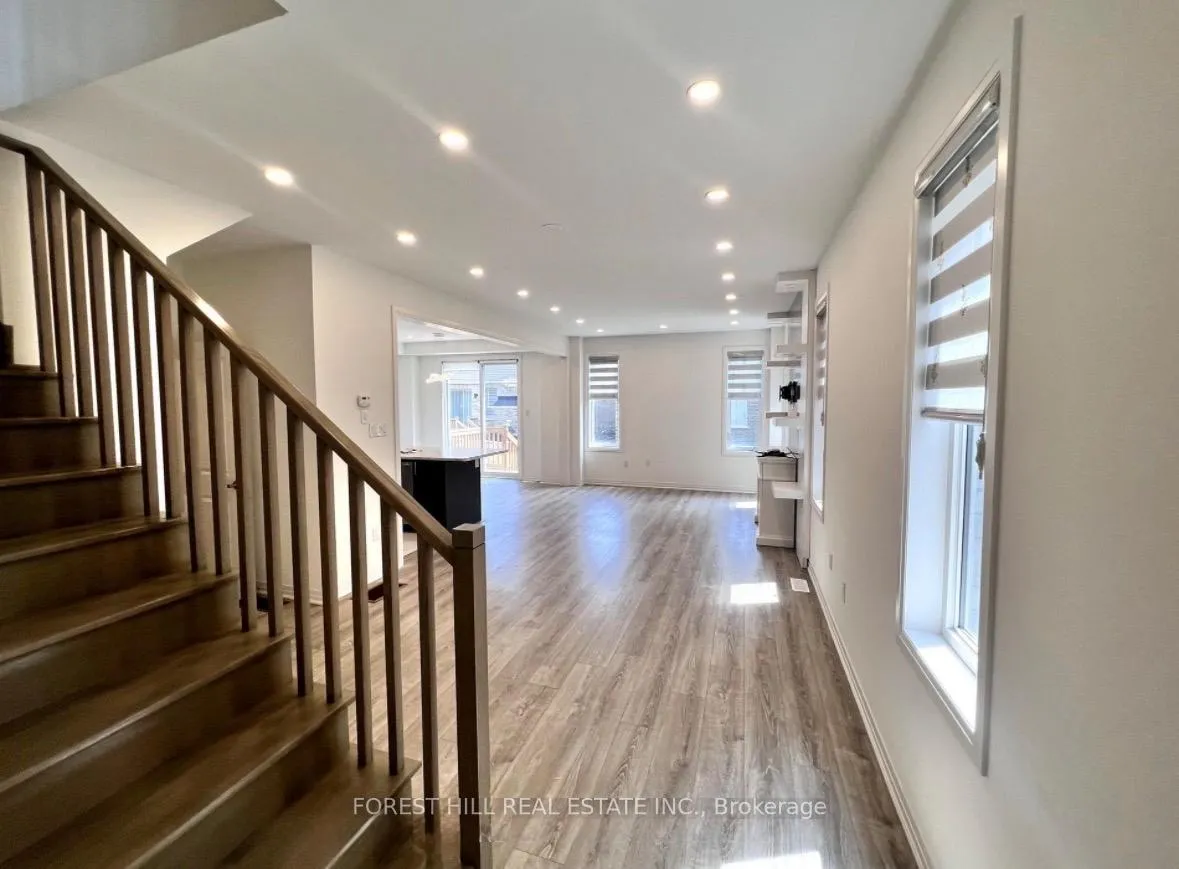 Photo 7 of 48 Copperhill Heights, Barrie, Rural Barrie Southeast — HOMEH