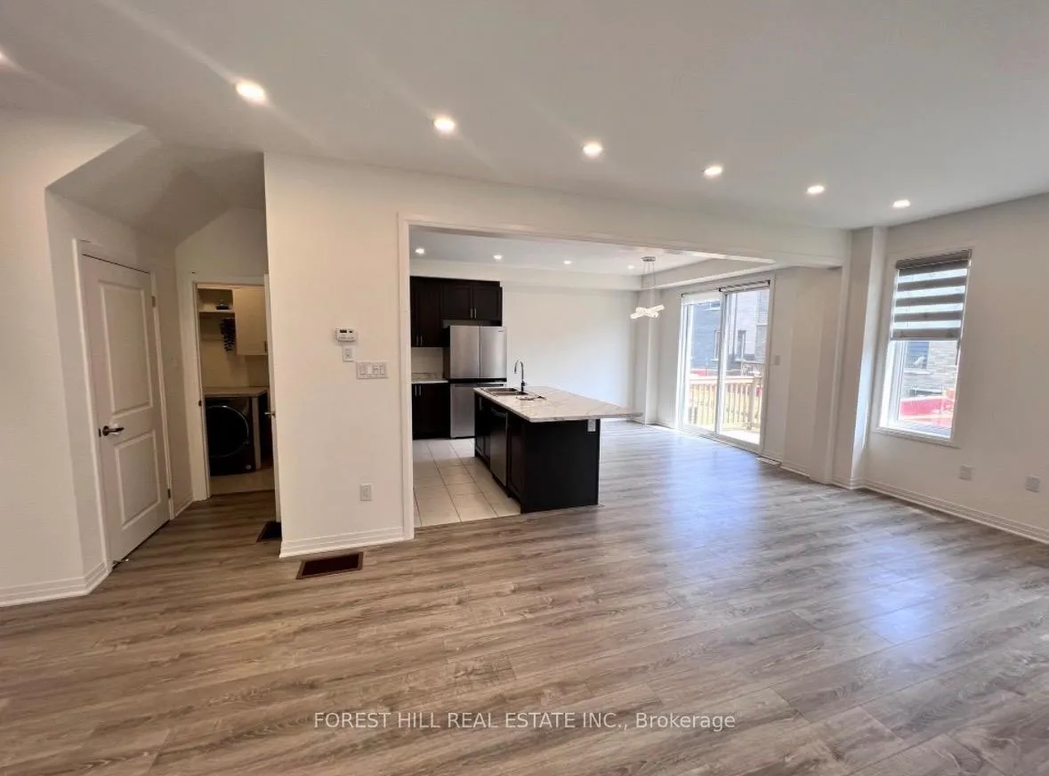 Photo 9 of 48 Copperhill Heights, Barrie, Rural Barrie Southeast — HOMEH