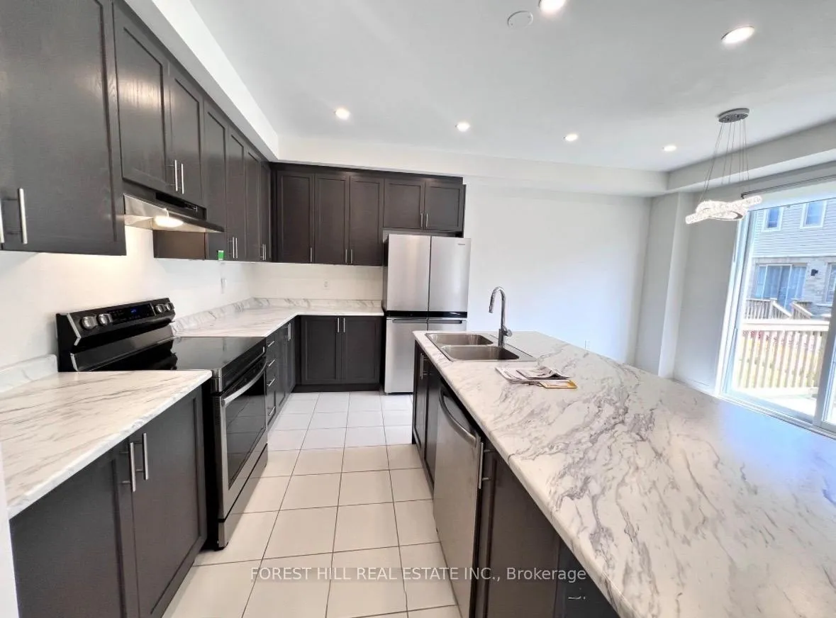 Photo 10 of 48 Copperhill Heights, Barrie, Rural Barrie Southeast — HOMEH