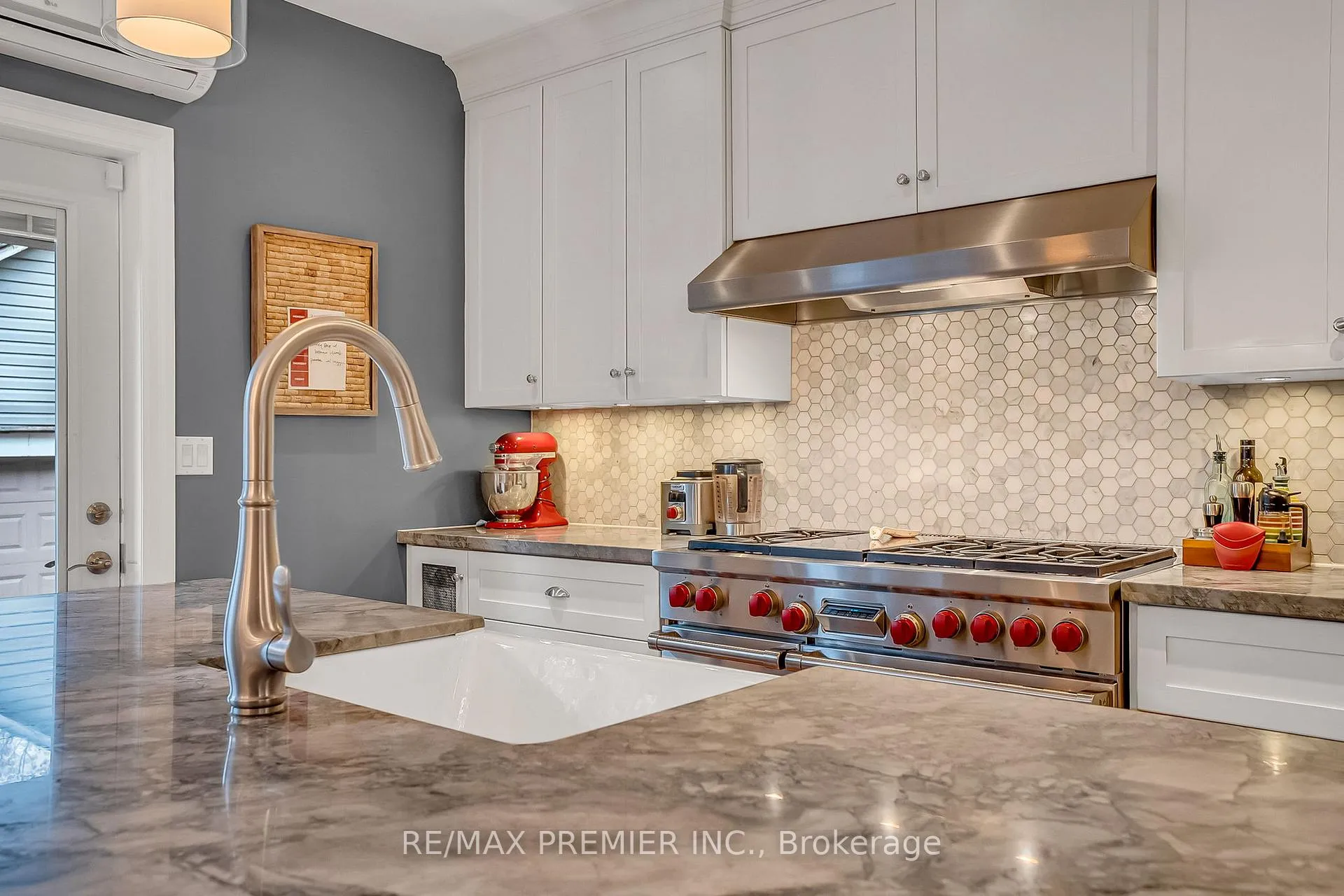 Photo 17 of 75 Rivercrest Road, Toronto, Lambton Baby Point — HOMEH
