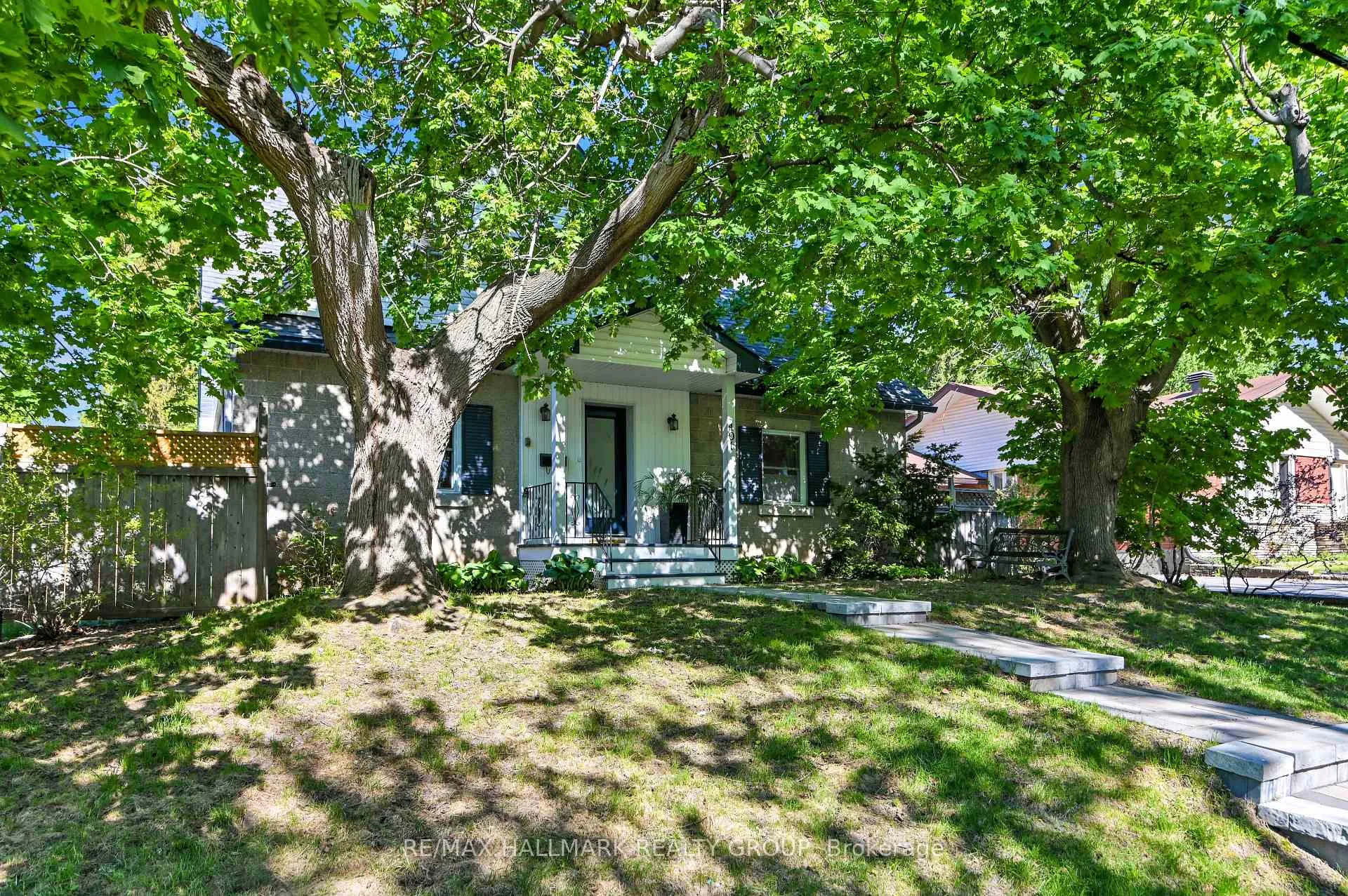 Photo 2 of 401 Richardson Avenue, Ottawa, Woodroffe — HOMEH