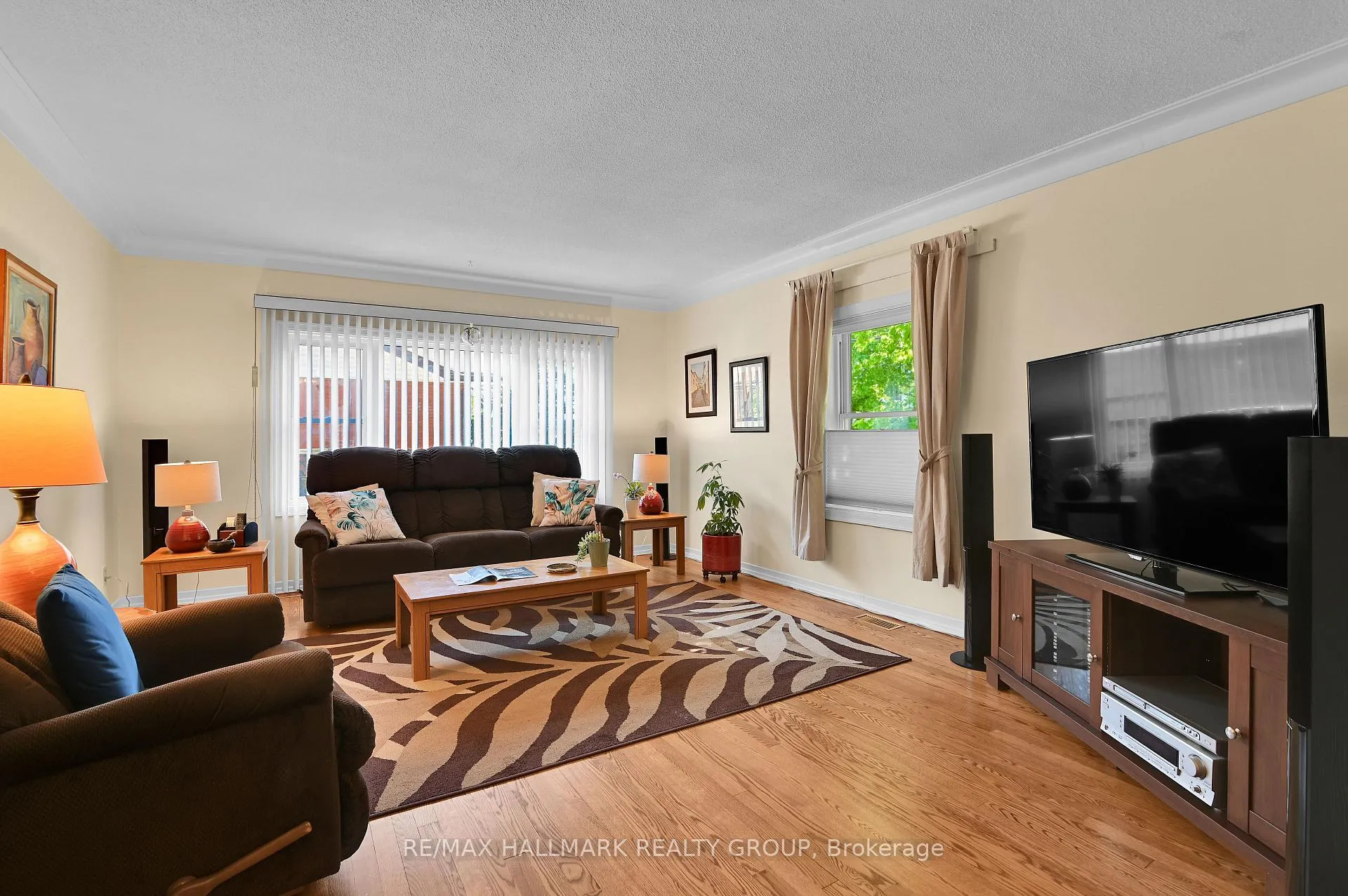 Photo 5 of 401 Richardson Avenue, Ottawa, Woodroffe — HOMEH