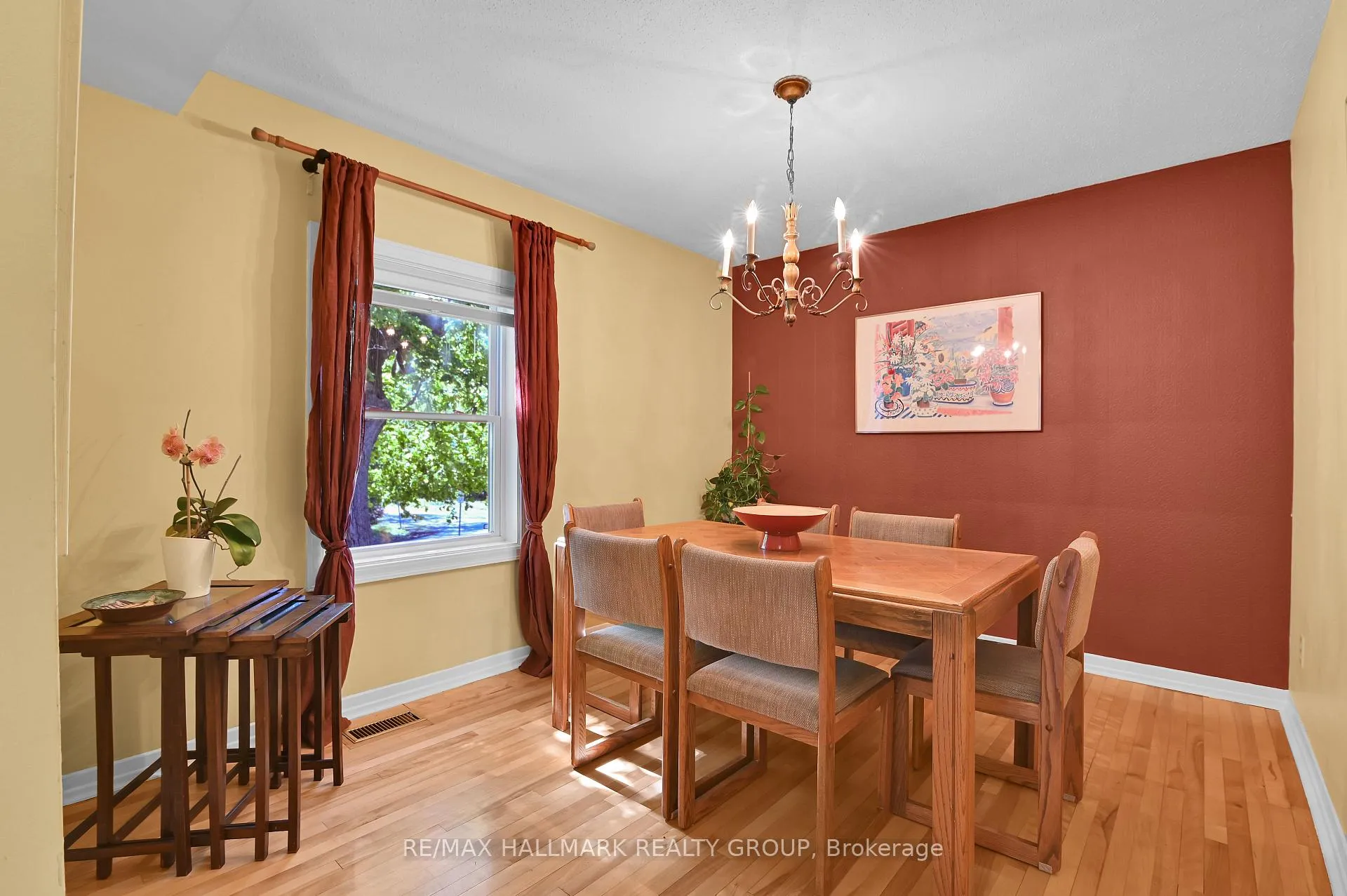Photo 7 of 401 Richardson Avenue, Ottawa, Woodroffe — HOMEH