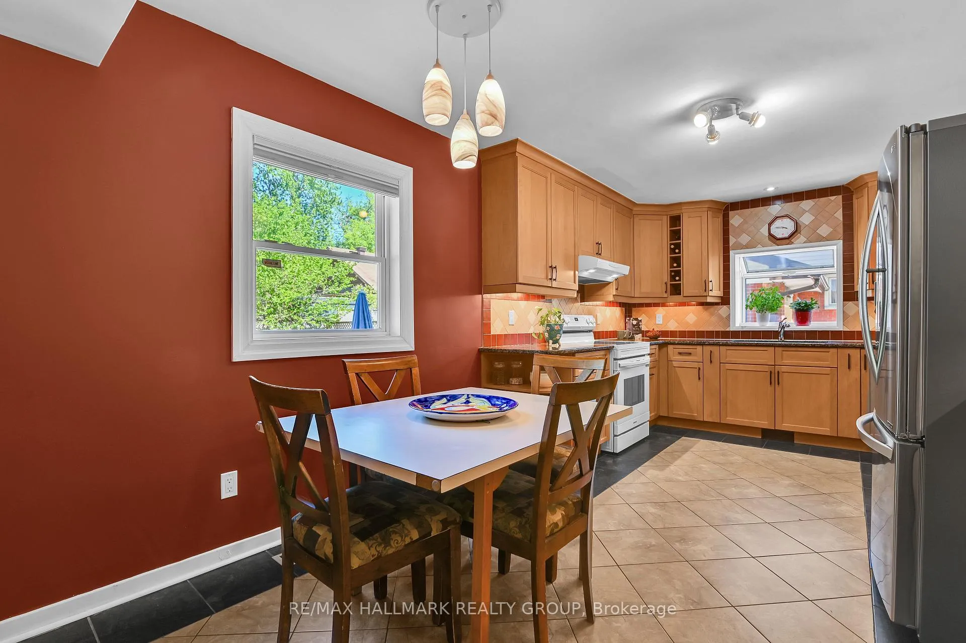 Photo 8 of 401 Richardson Avenue, Ottawa, Woodroffe — HOMEH