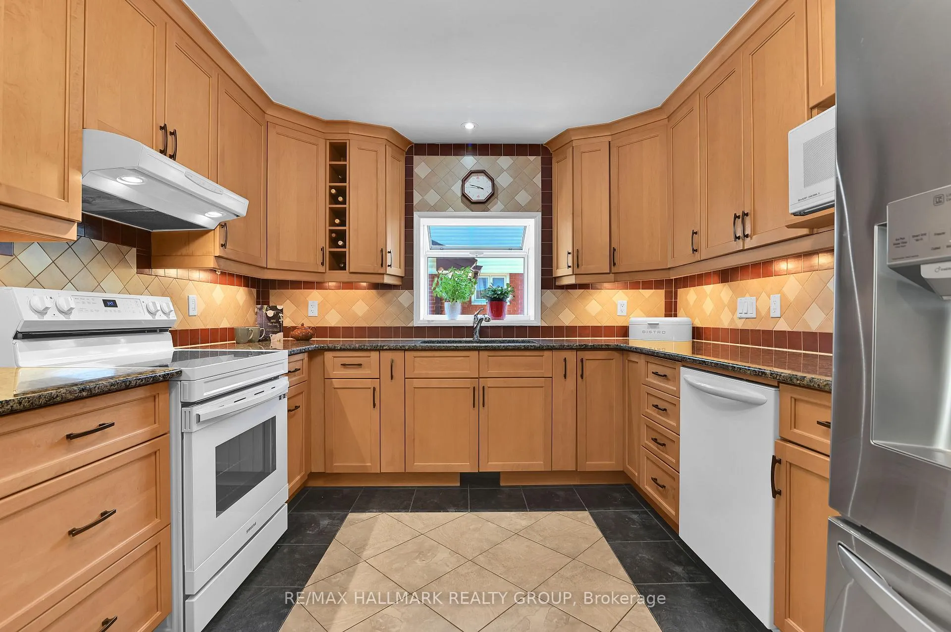 Photo 9 of 401 Richardson Avenue, Ottawa, Woodroffe — HOMEH