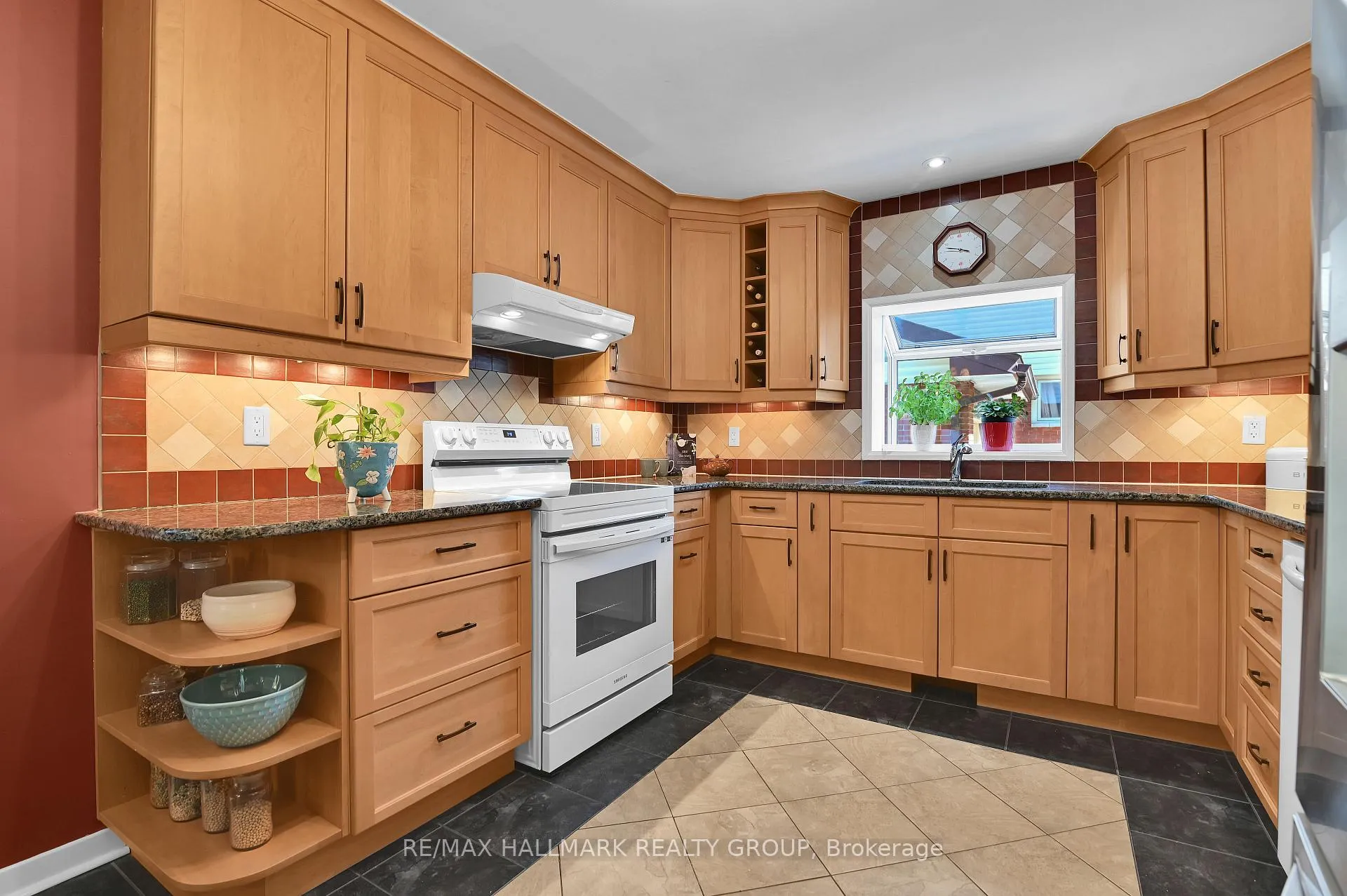 Photo 10 of 401 Richardson Avenue, Ottawa, Woodroffe — HOMEH