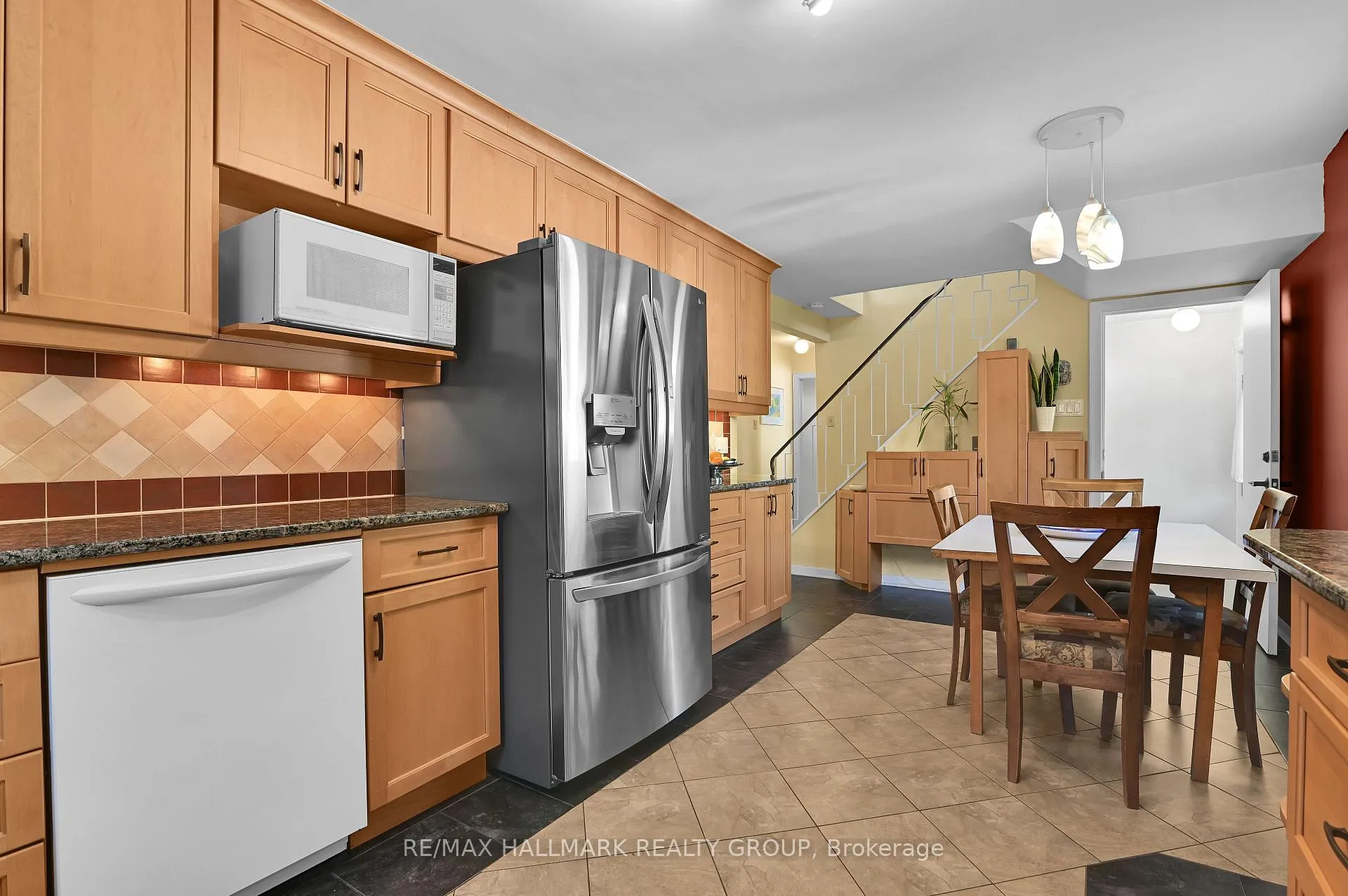 Photo 11 of 401 Richardson Avenue, Ottawa, Woodroffe — HOMEH