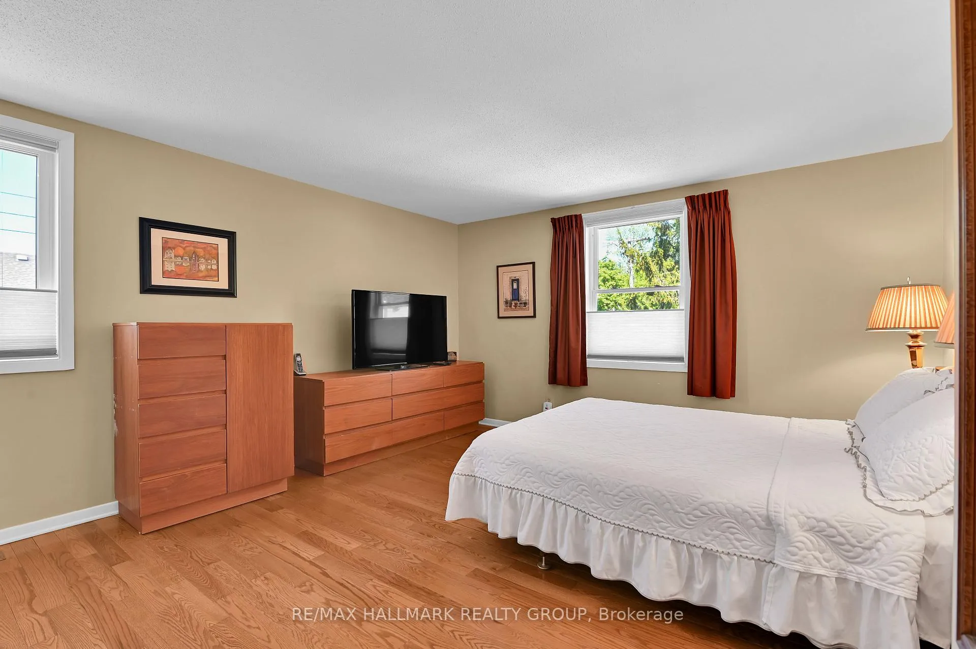 Photo 16 of 401 Richardson Avenue, Ottawa, Woodroffe — HOMEH