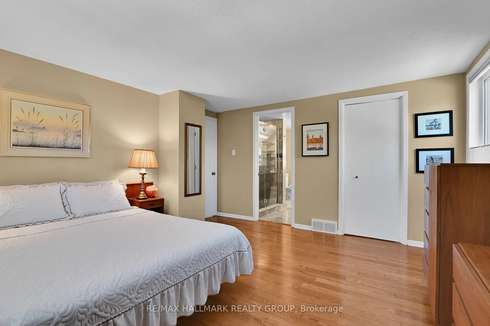 Photo 17 of 401 Richardson Avenue, Ottawa, Woodroffe — HOMEH